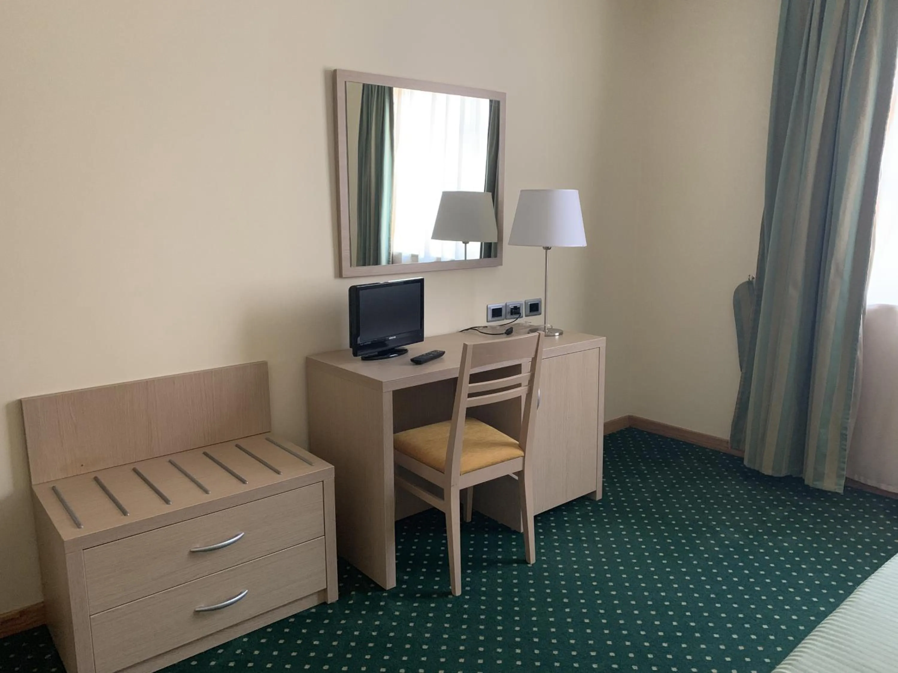 TV and multimedia in Hotel Palace Gioia Tauro