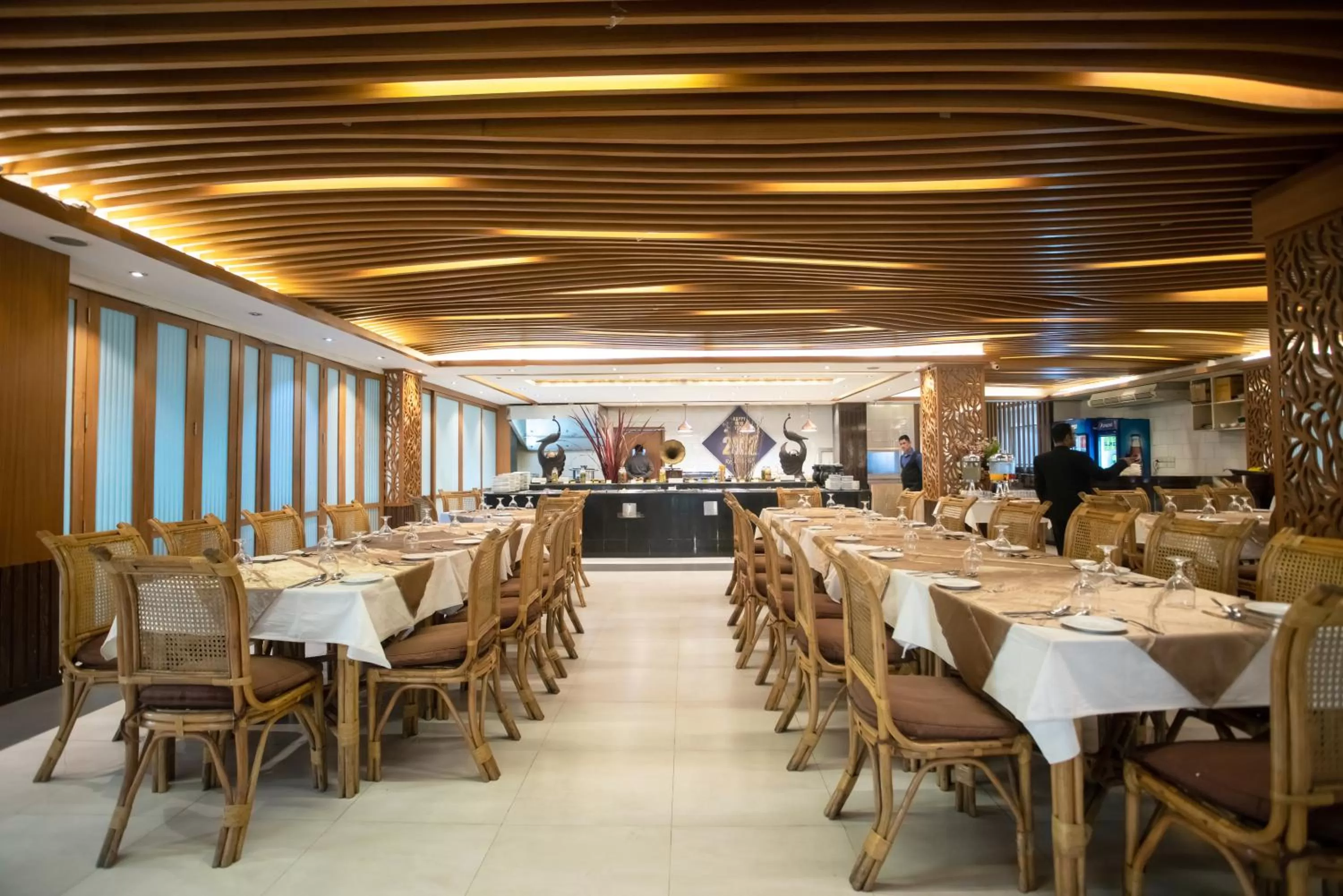 Restaurant/places to eat in Jatra Hotel Grand Royal