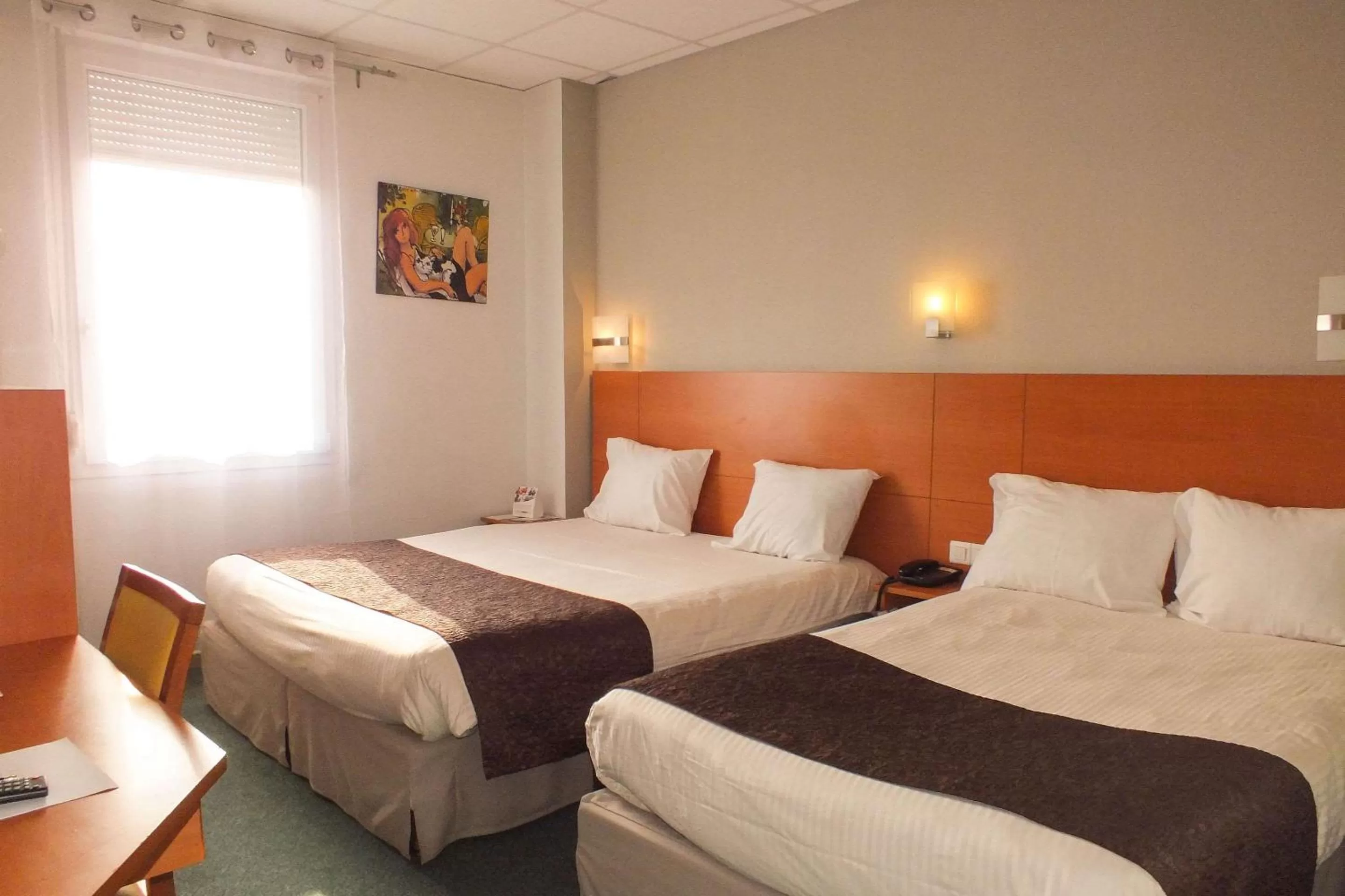 Photo of the whole room, Bed in Hotel Cecil Metz Gare