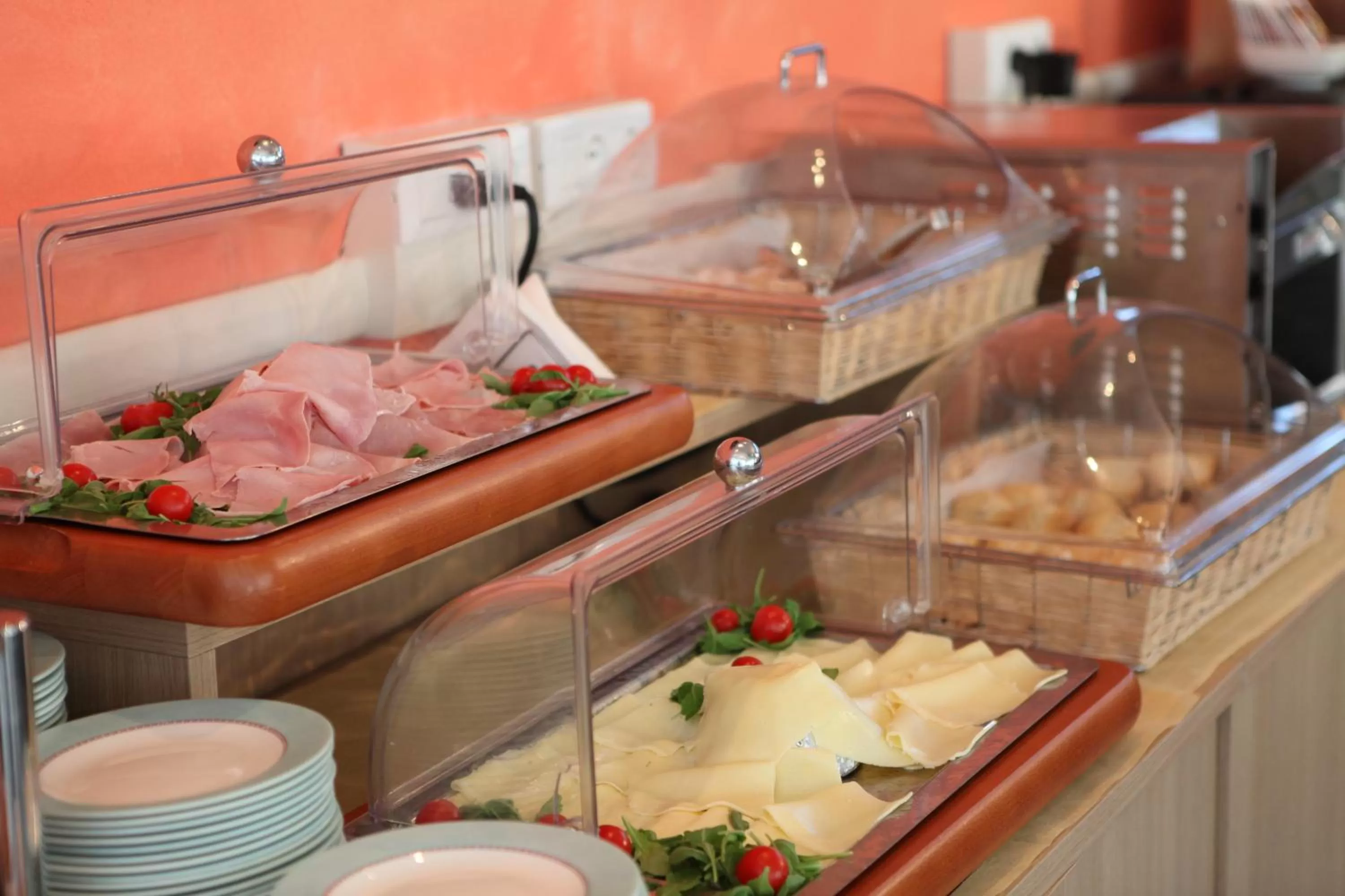 Restaurant/places to eat in Euro Hotel