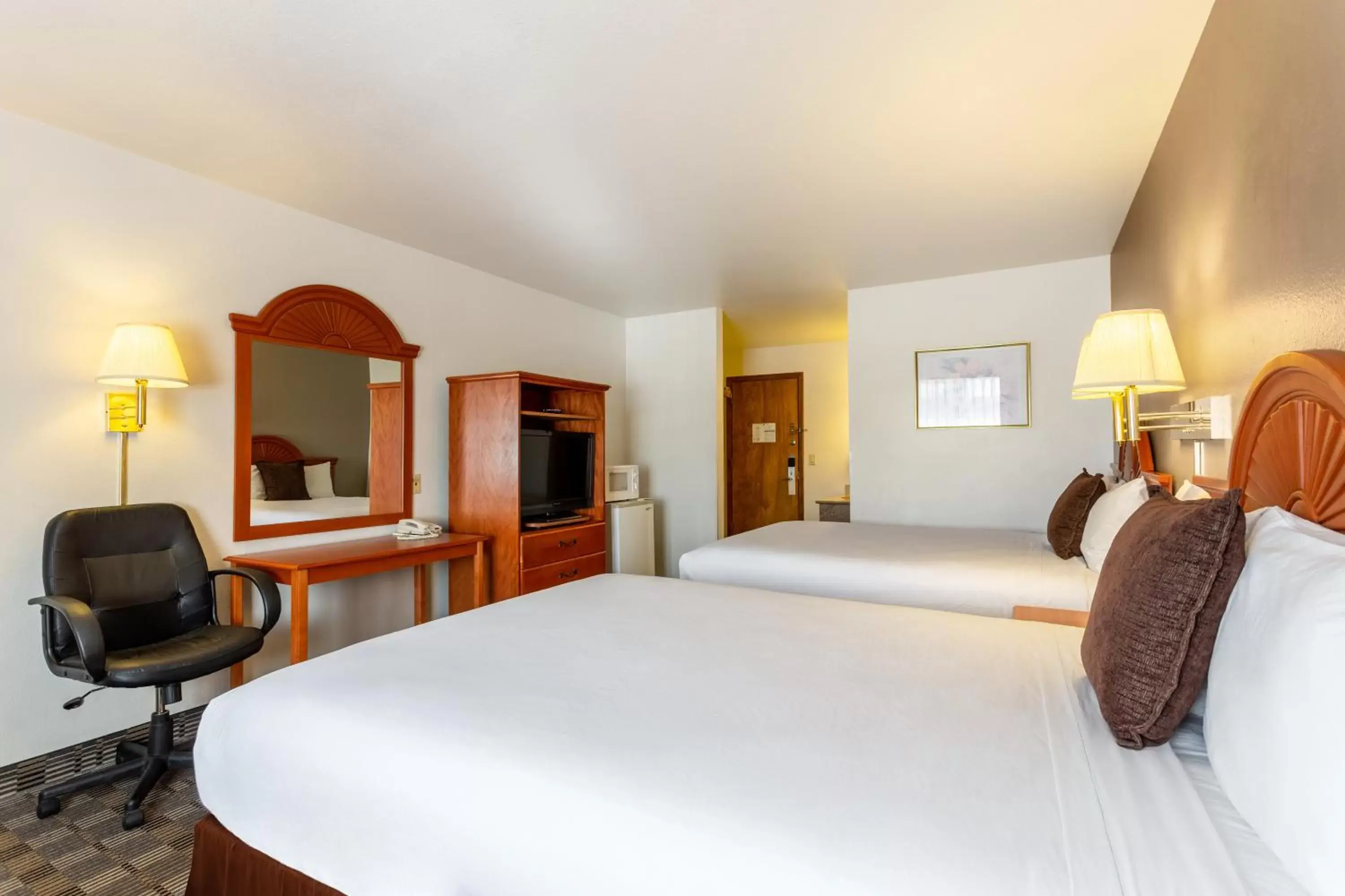 2 Queen Beds Non Smoking - single occupancy in Americas Best Value Inn Burns 2 Queen Beds Non Smoking - single occupancy in Americas Best Value Inn Burns