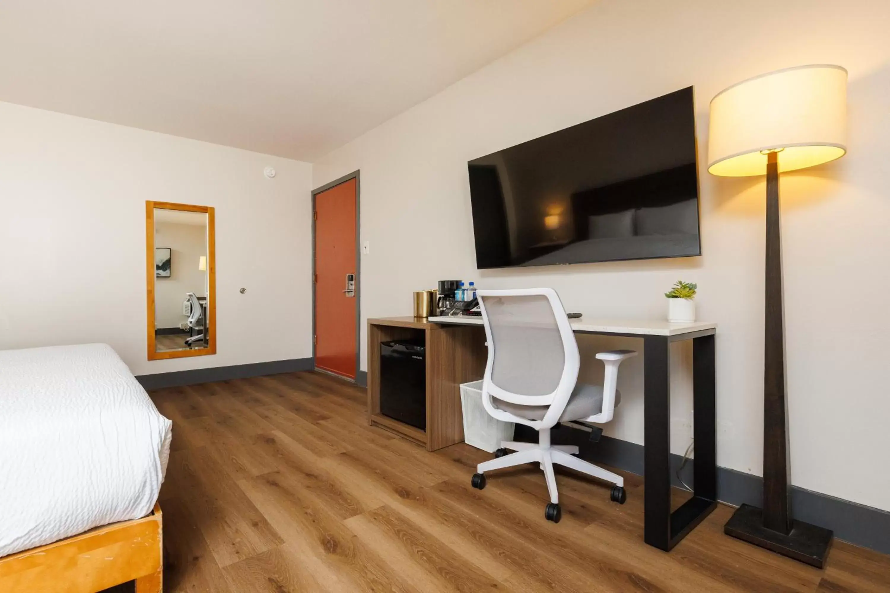 Standard King Room in La Luna Inn Standard King Room in La Luna Inn