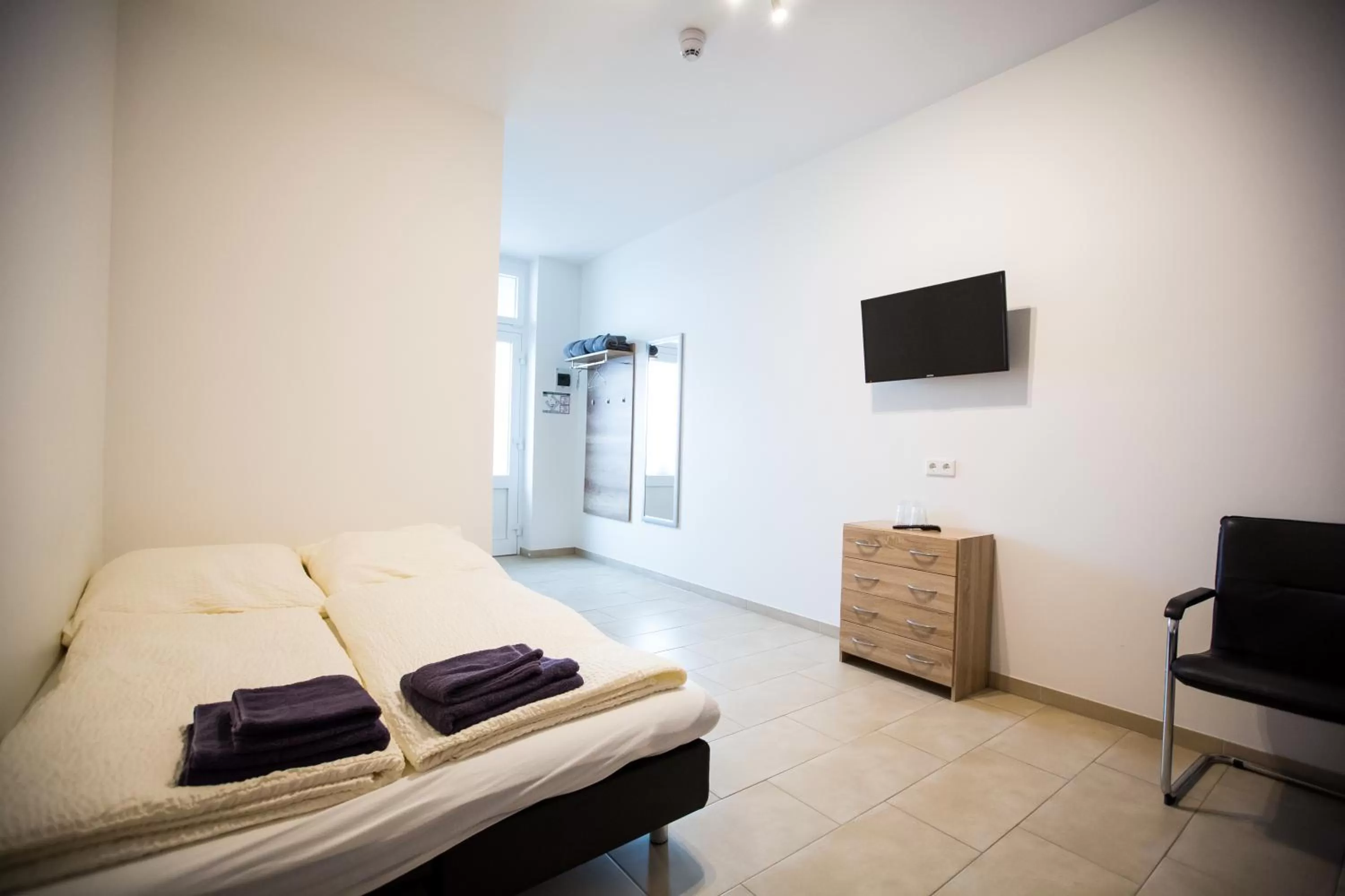 TV/Entertainment Center in MOTEL Schlegel