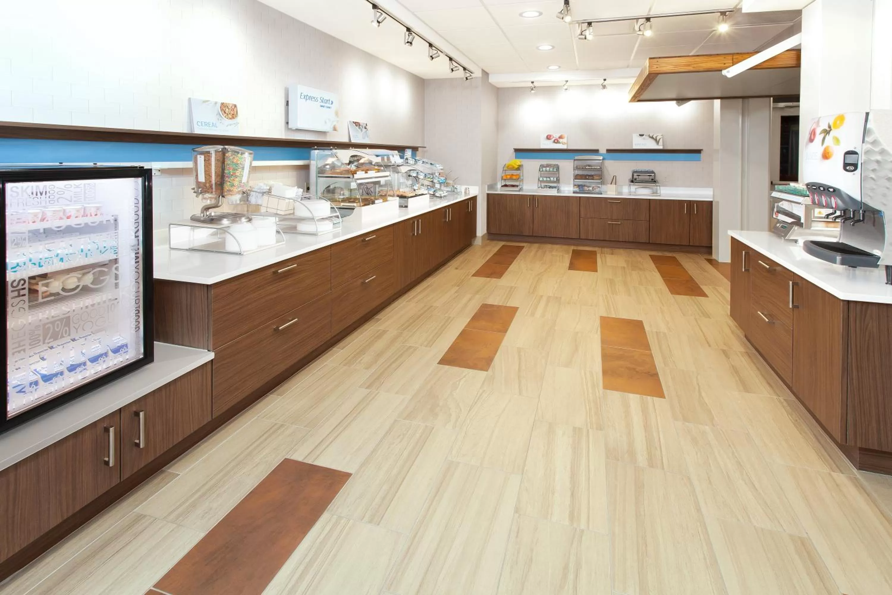 Breakfast in Holiday Inn Express & Suites - Sterling Heights-Detroit Area by IHG