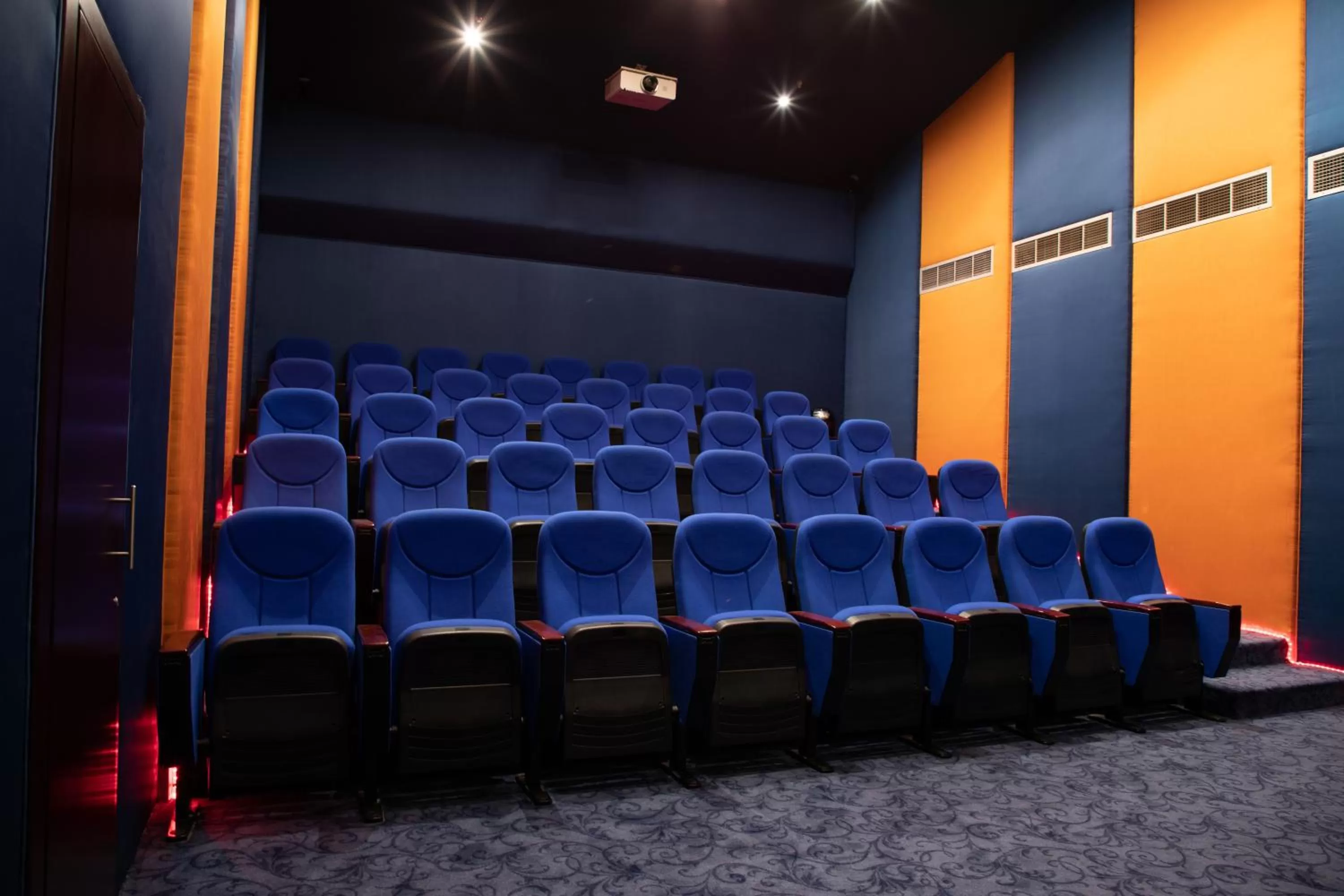 Area and facilities in Orange Suites Hotel