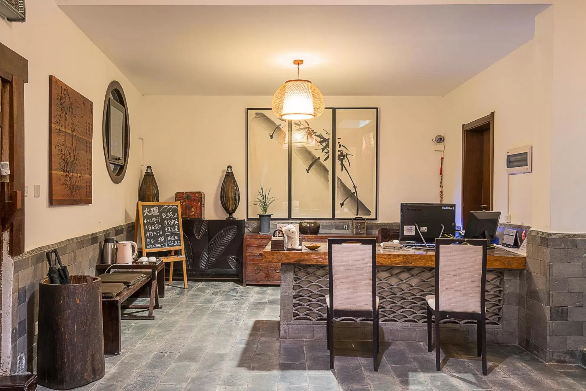 Lobby or reception in Dali Yanyuan Mountain Retreat