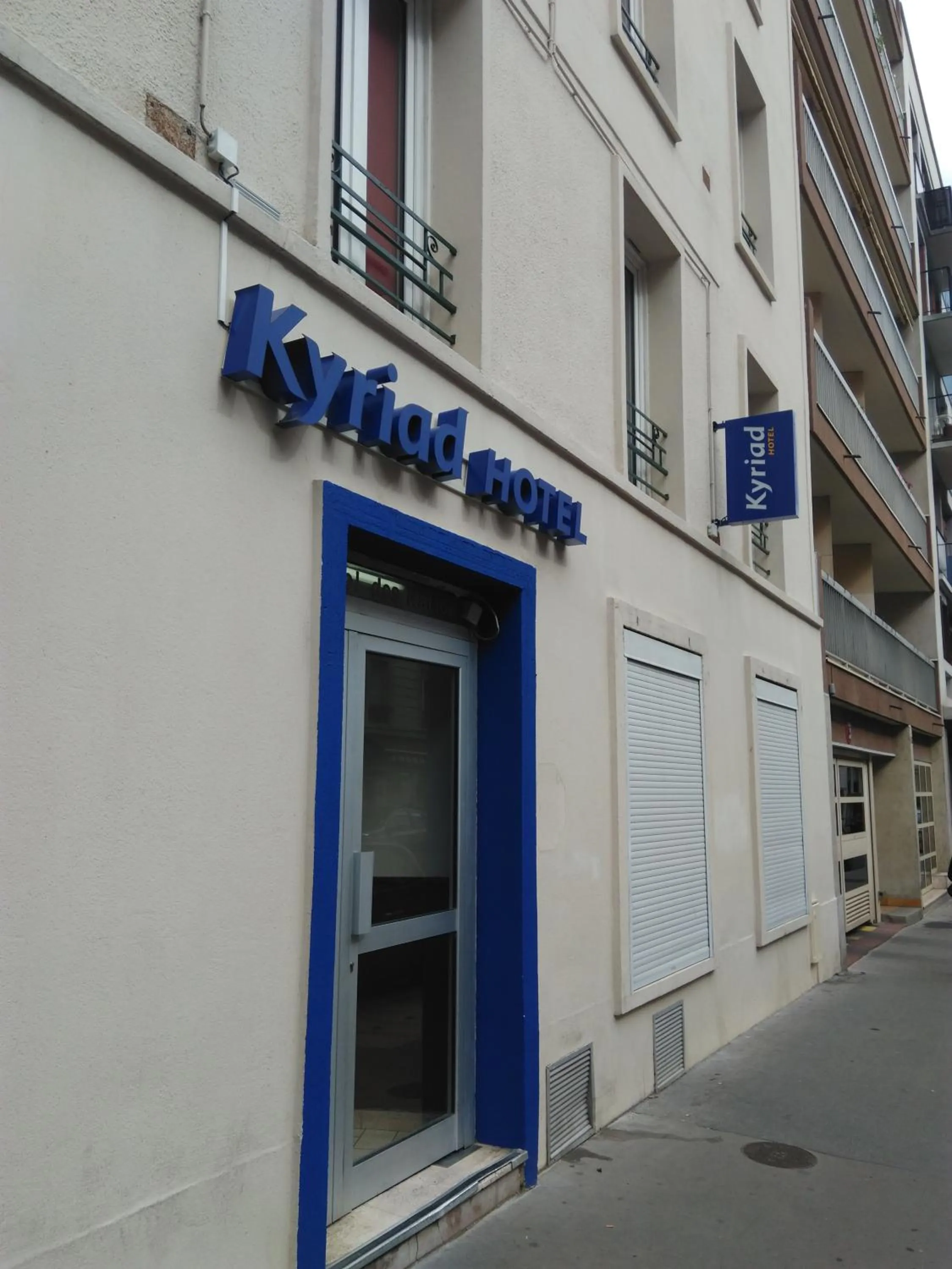 Facade/entrance in Kyriad Paris 12 - Nation