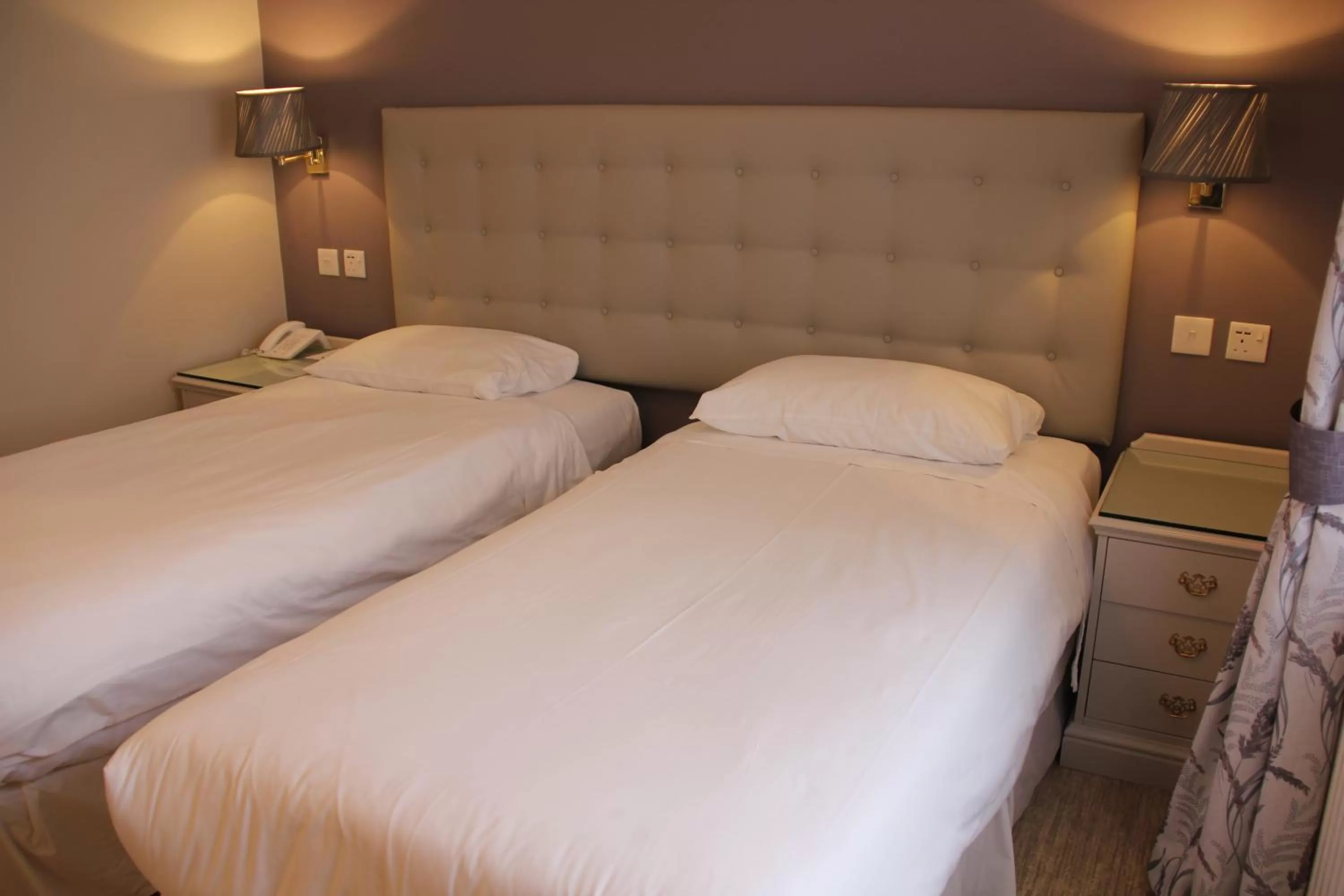 Bedroom, Bed in Centennial Hotel