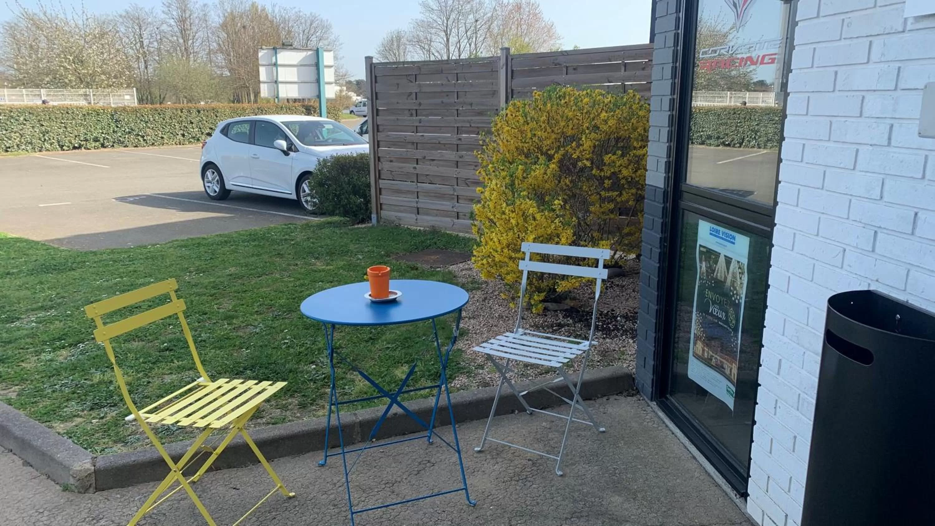 Patio in Hôtel Inn Design Resto Novo Le Mans