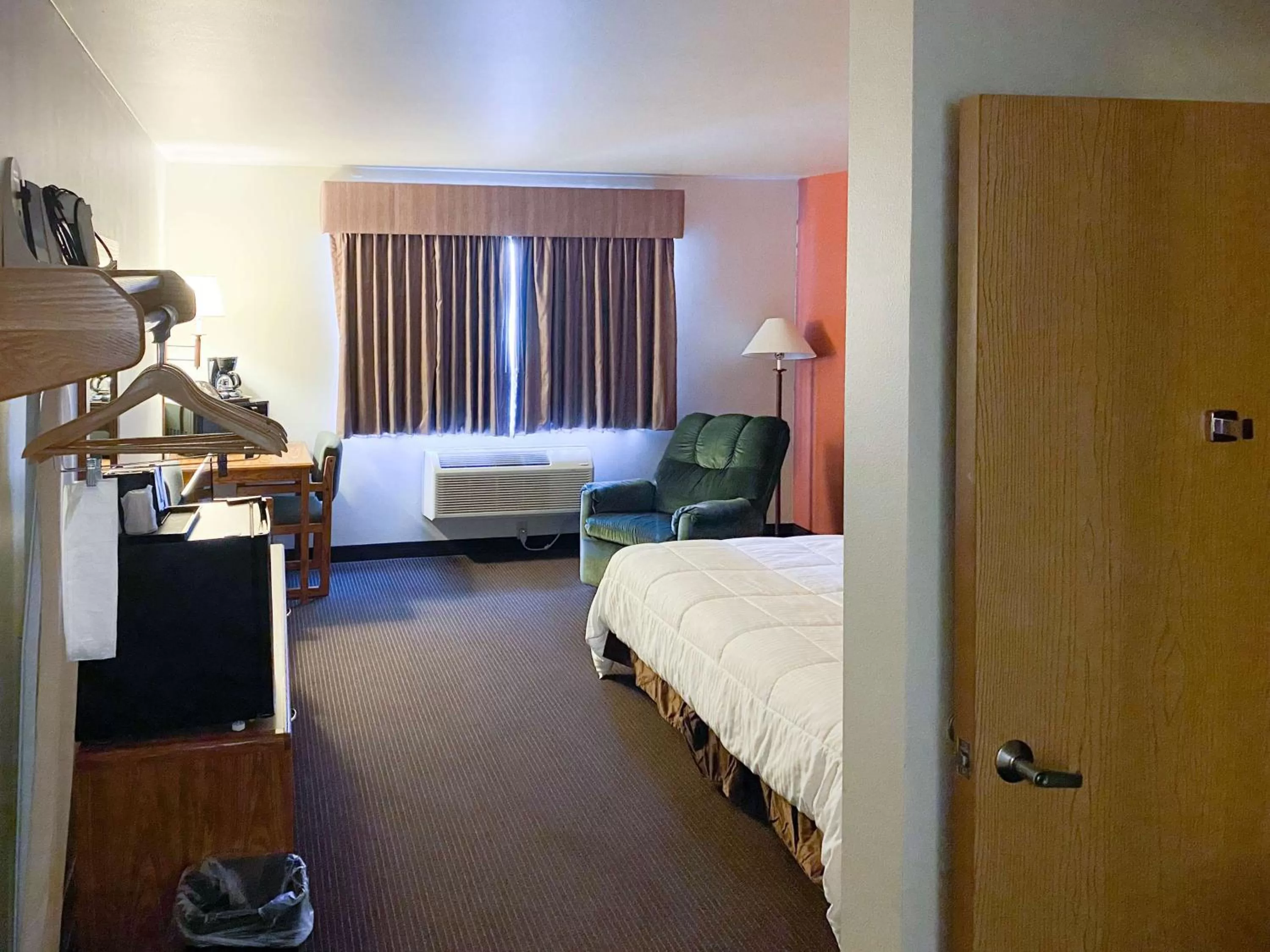 Bedroom, Bed in Motel 6 Norway MI