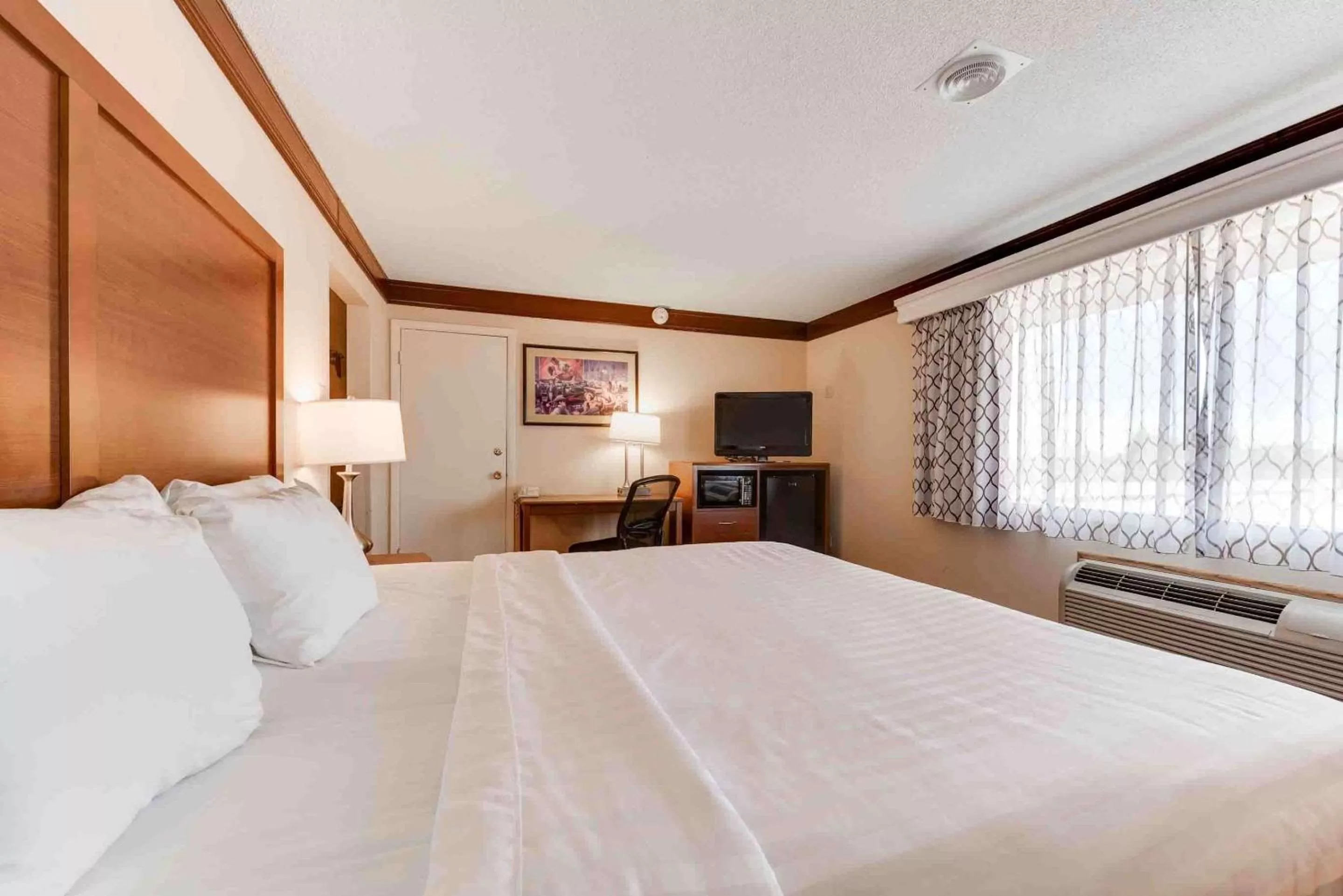 Bedroom, Bed in Best Western Movie Manor