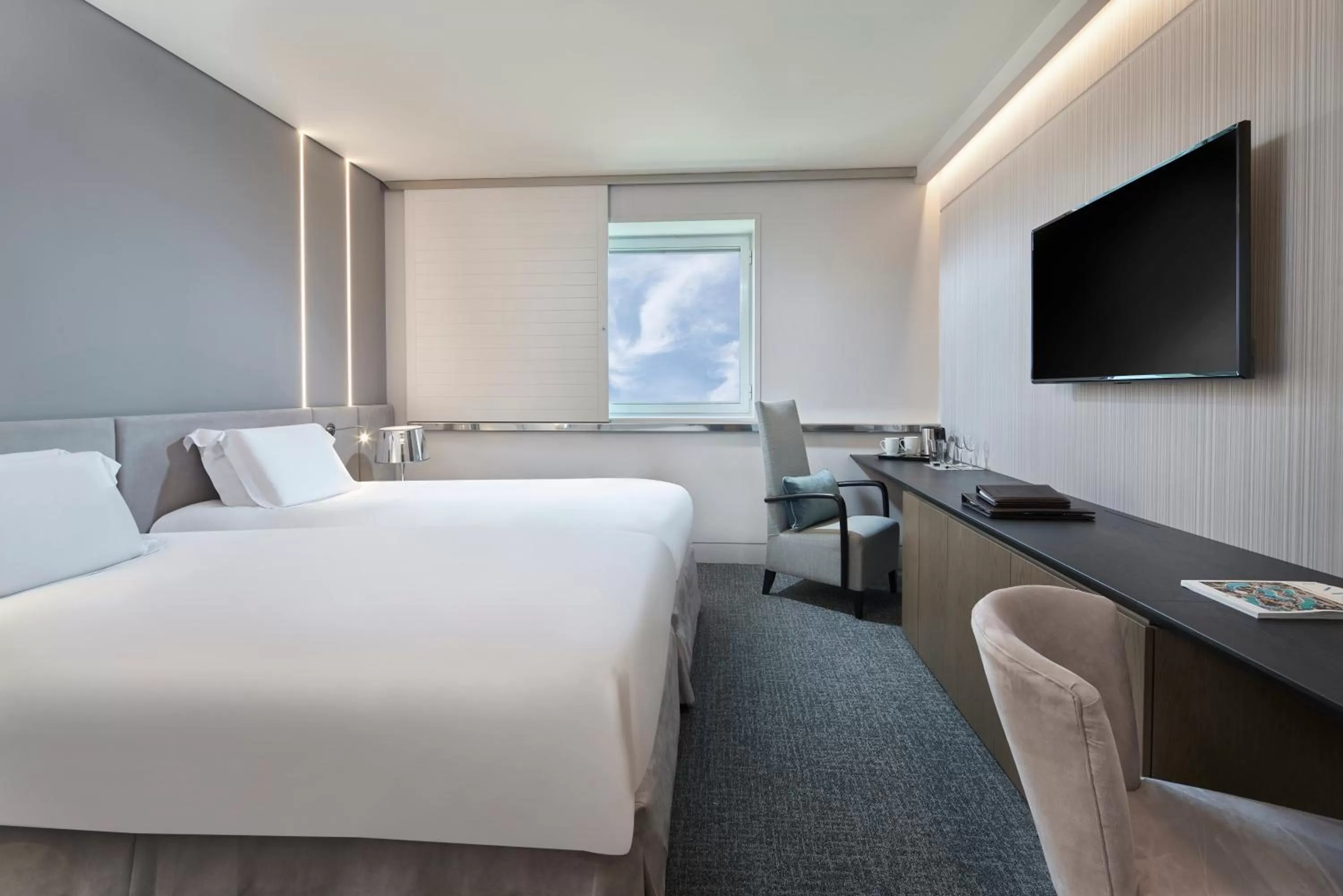 TV and multimedia, Bed in Sofitel Athens Airport