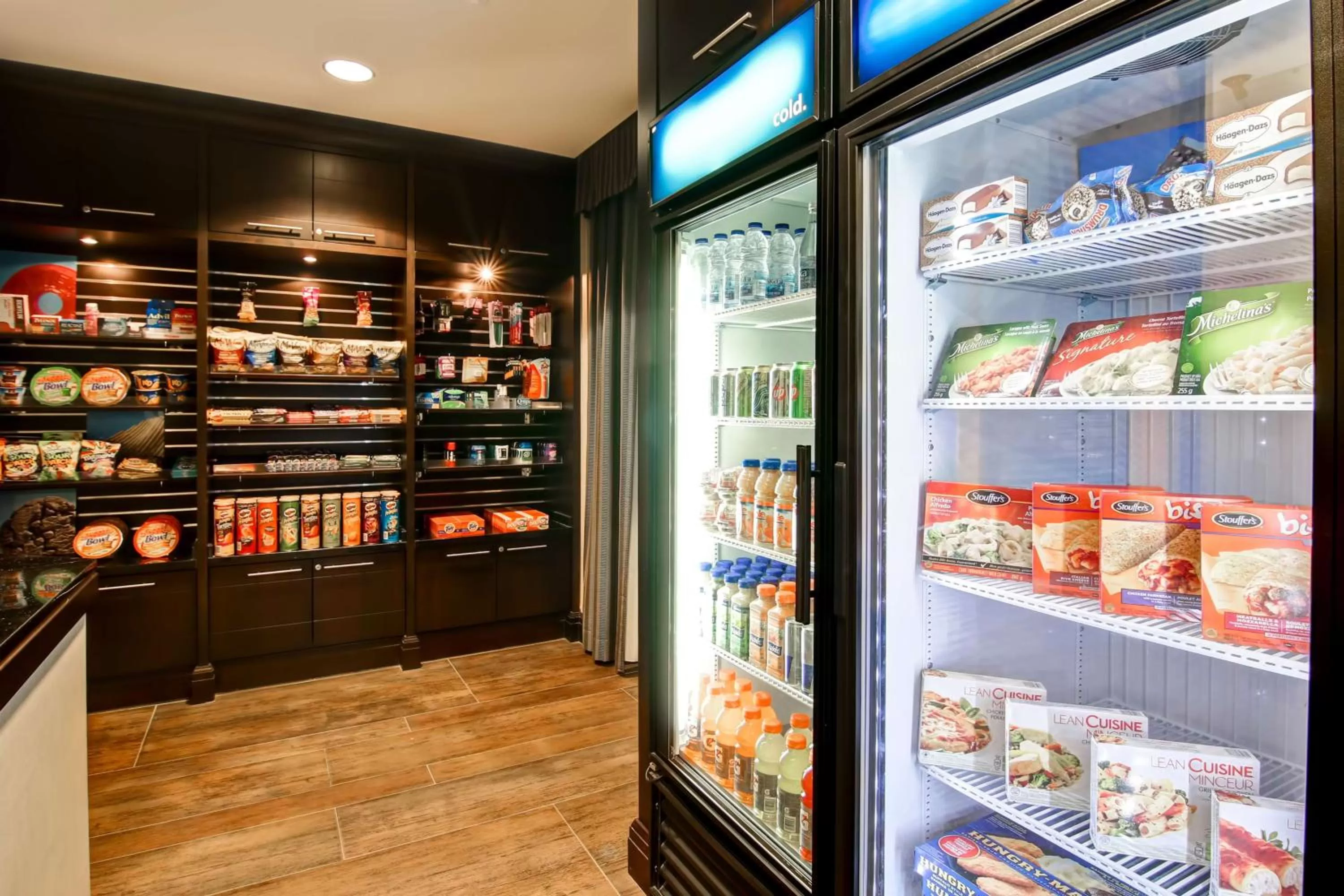 Restaurant/places to eat in Hampton Inn by Hilton Toronto Airport Corporate Centre