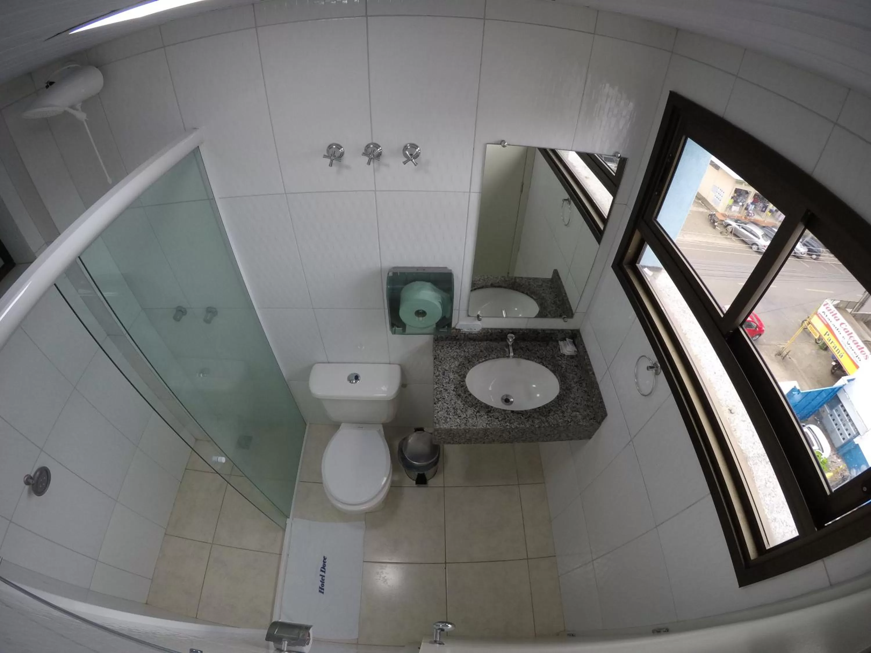 Bathroom in Hotel Dove