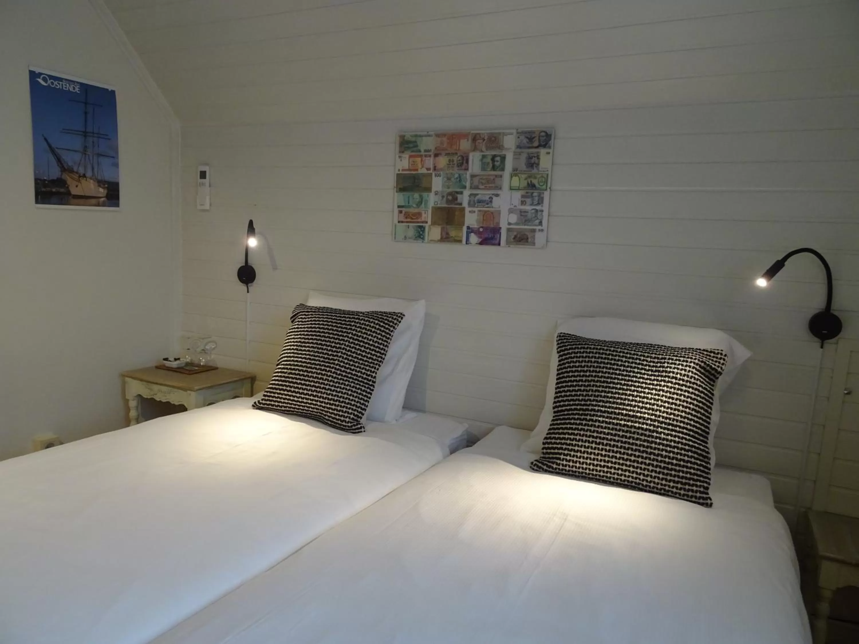 Property building, Bed in B&B De Passant