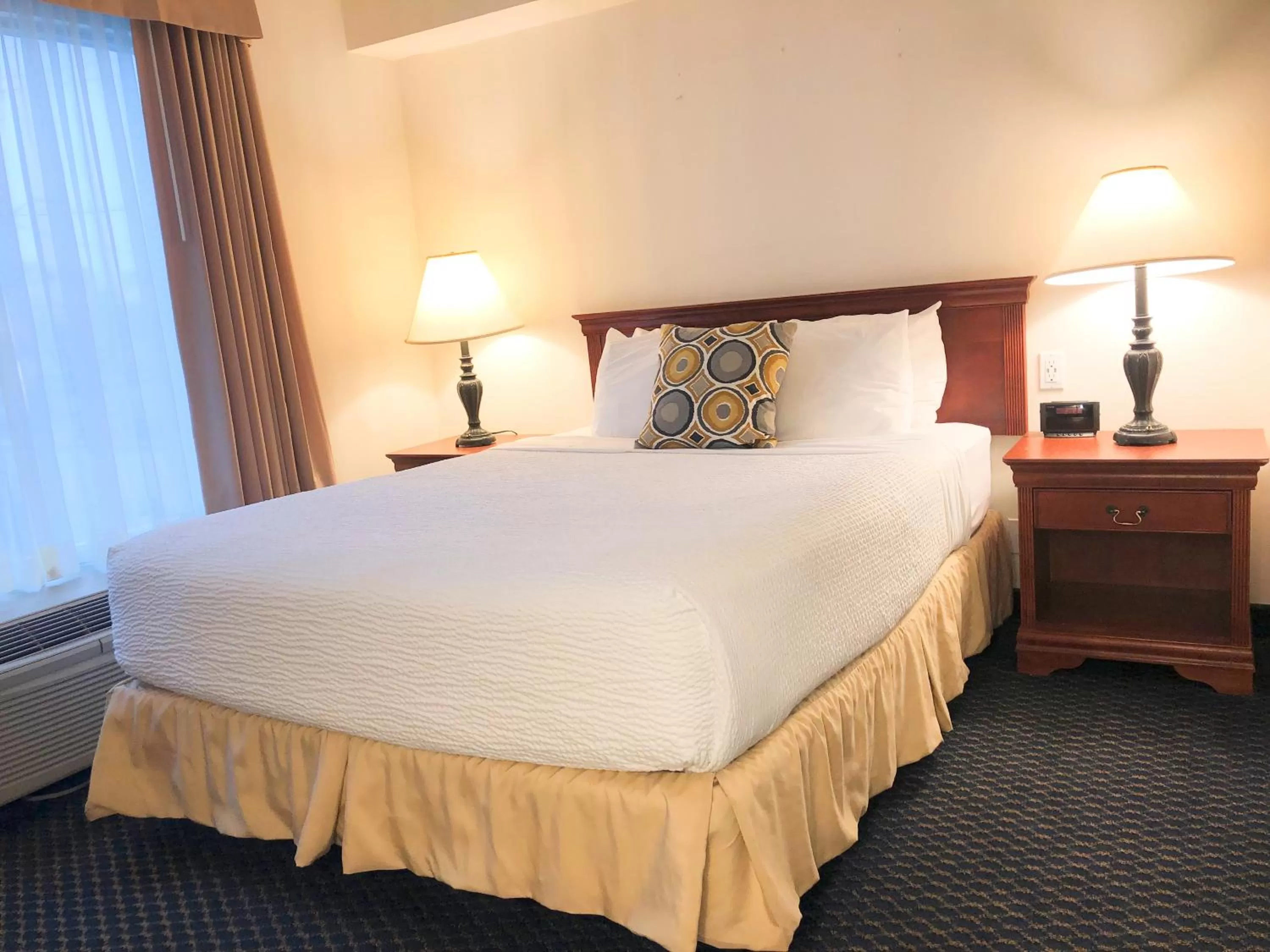 Bed in Days Inn by Wyndham Niagara Falls Centre St By the Falls