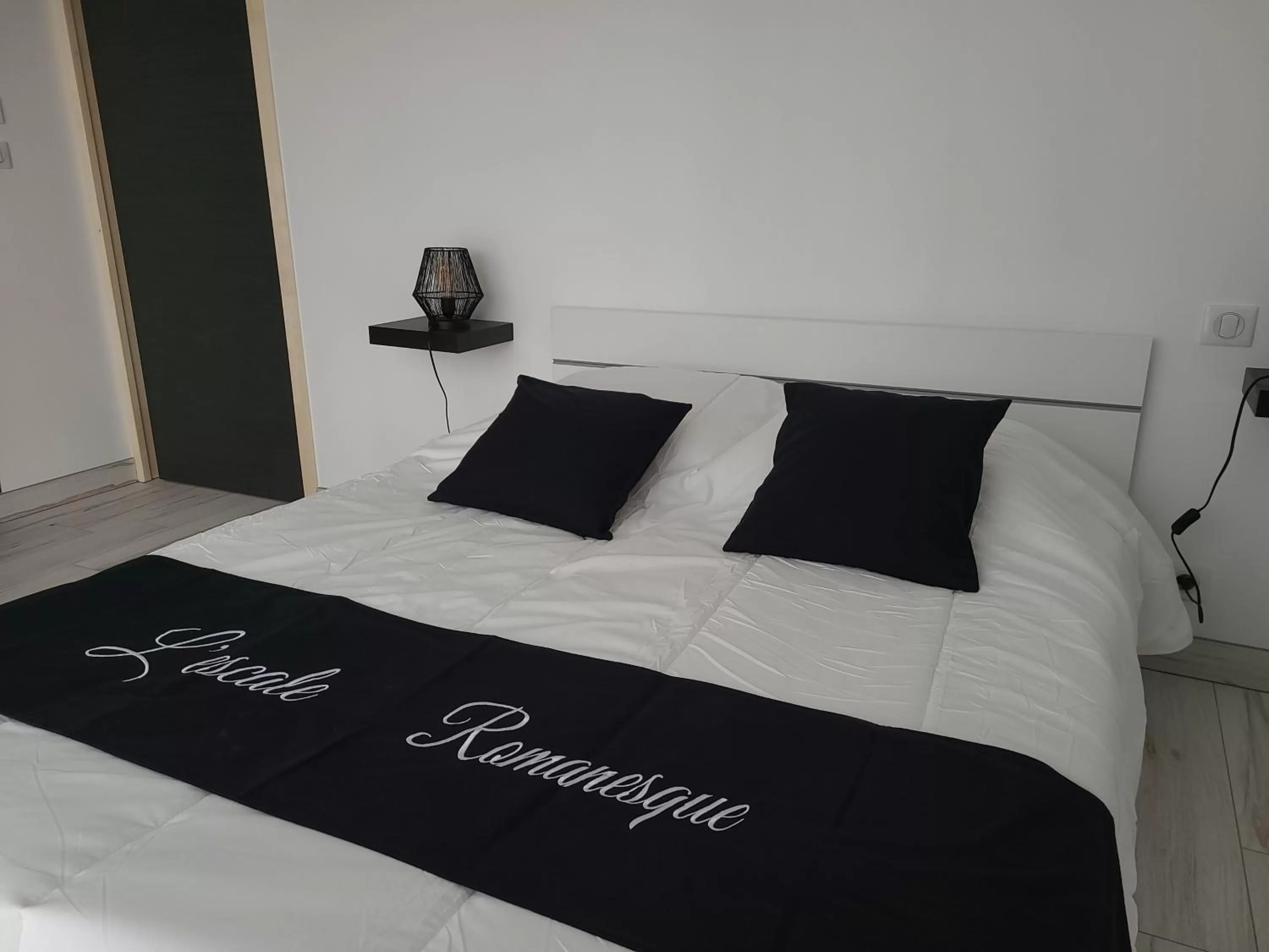 Bed in L'escale Romanesque