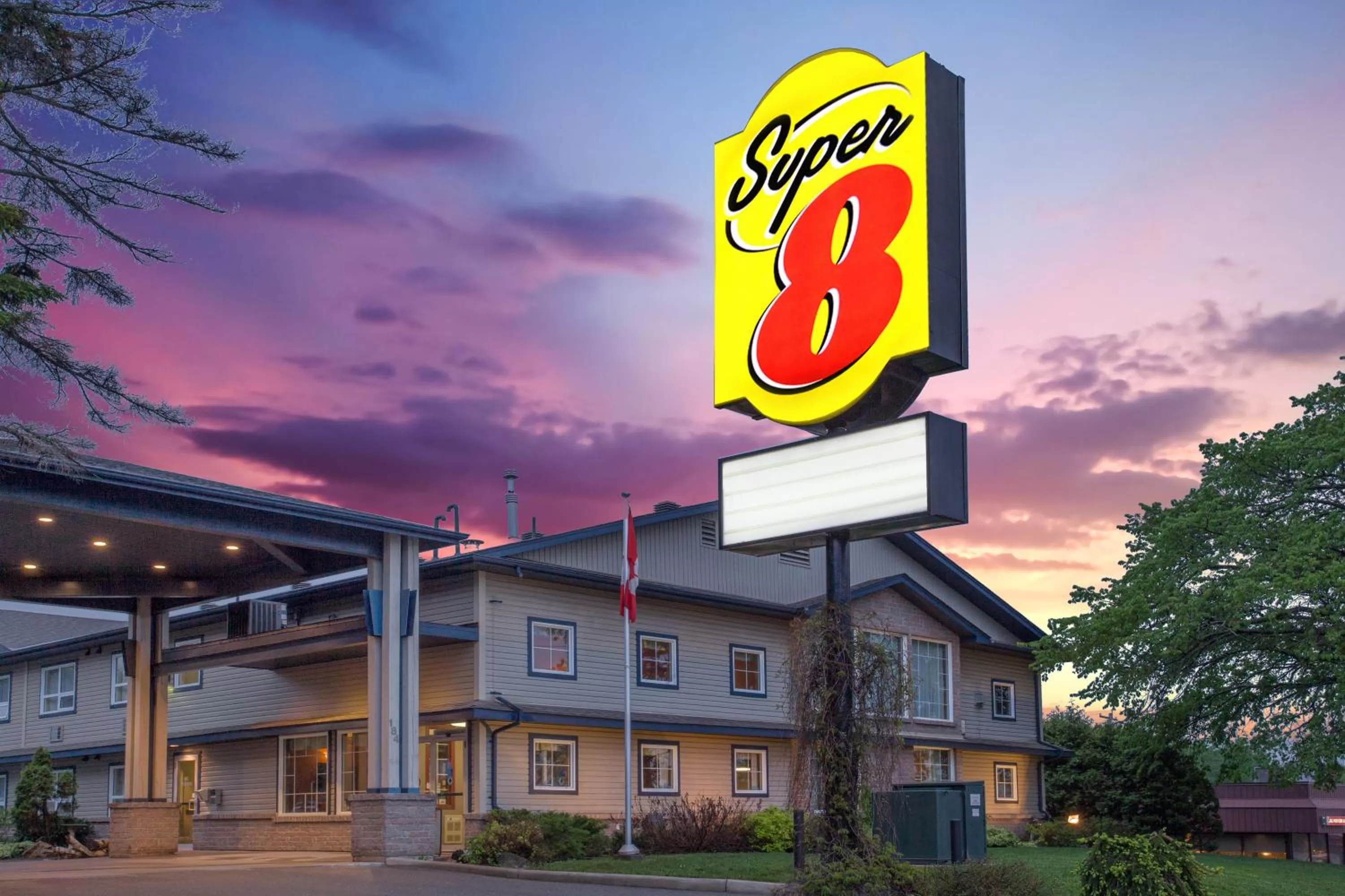 Facade/entrance in Super 8 by Wyndham Sault Ste Marie On