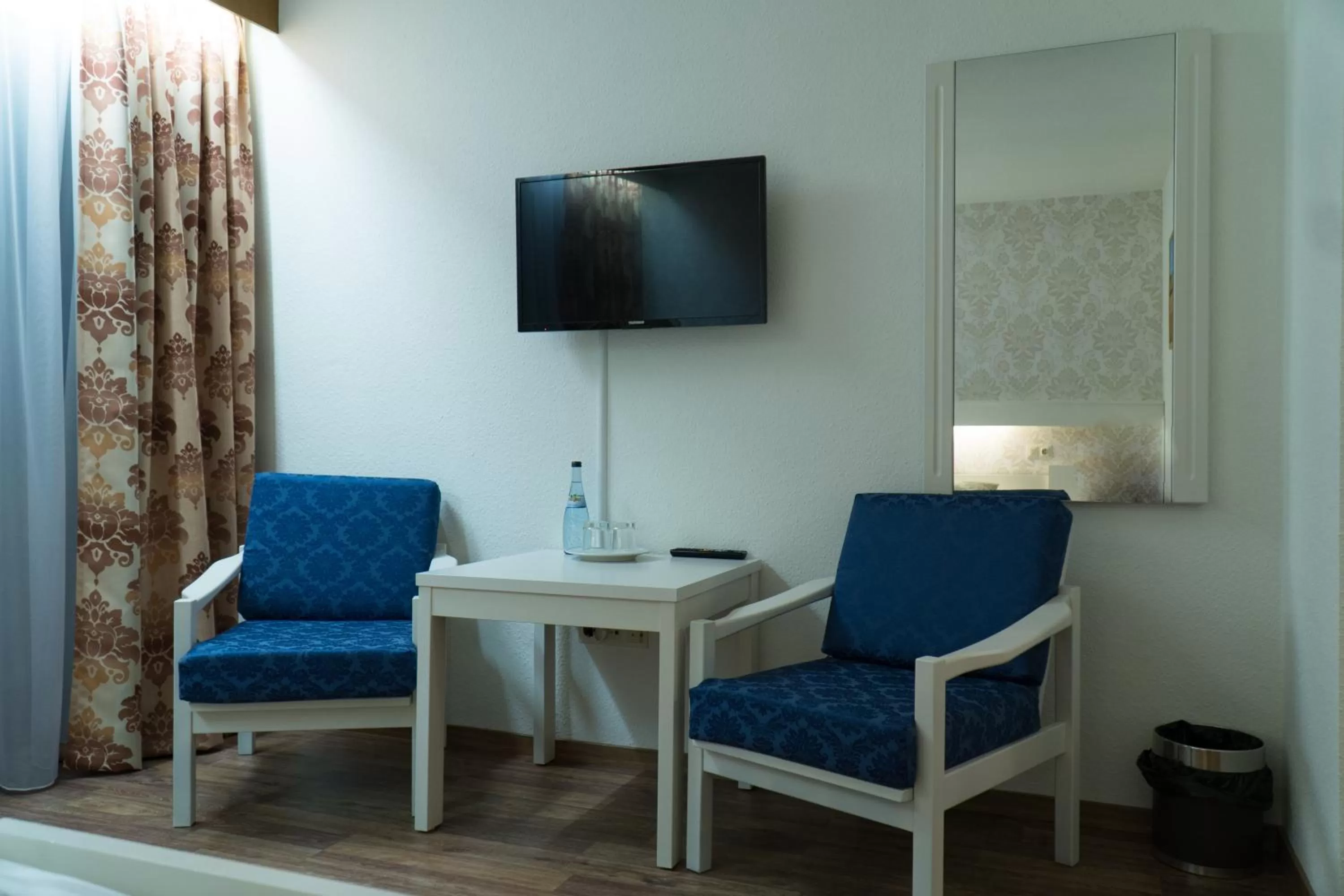 Seating area, TV/Entertainment Center in Hotel Eleon