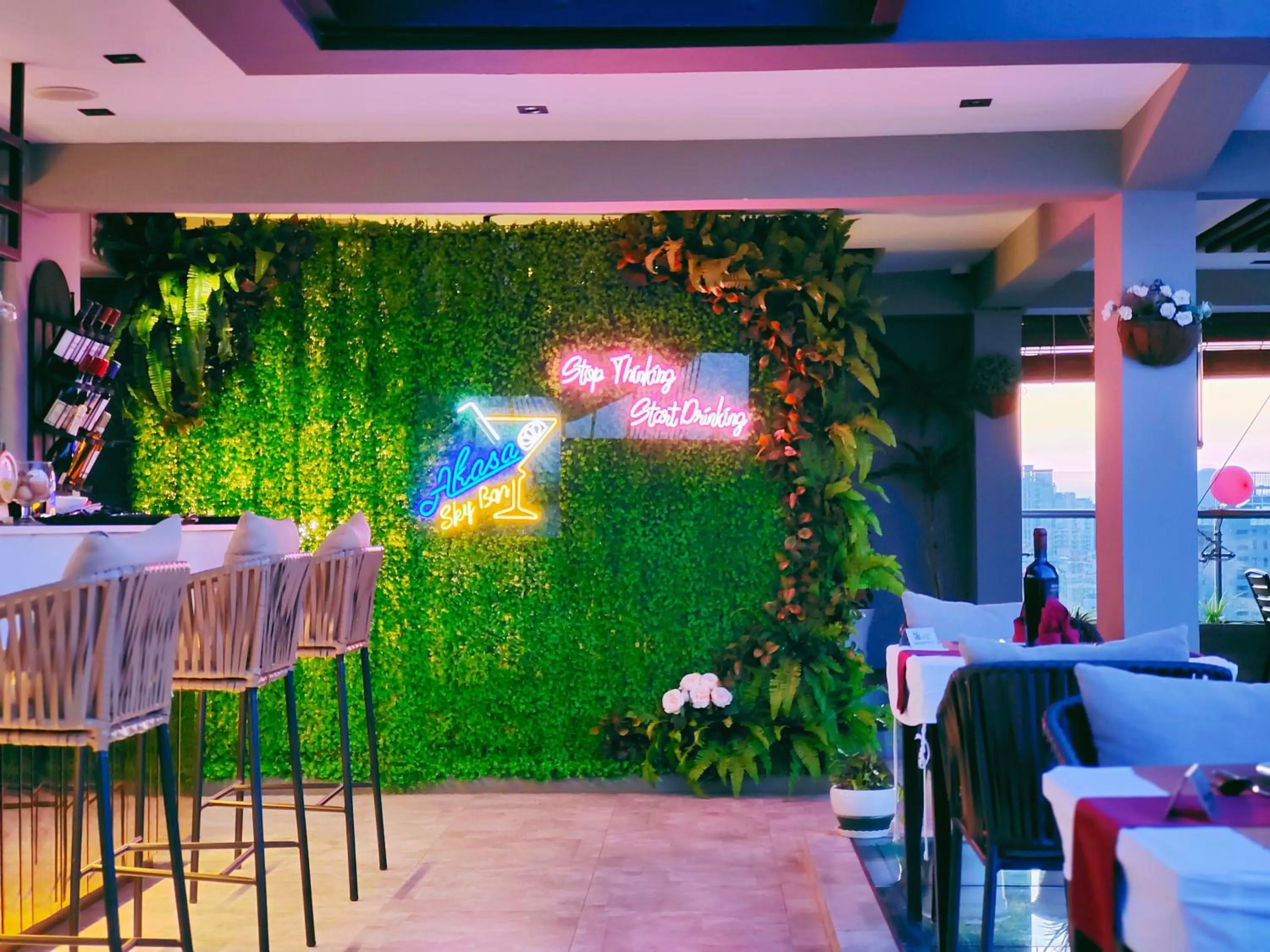 Restaurant/places to eat in Le Botum Hotel