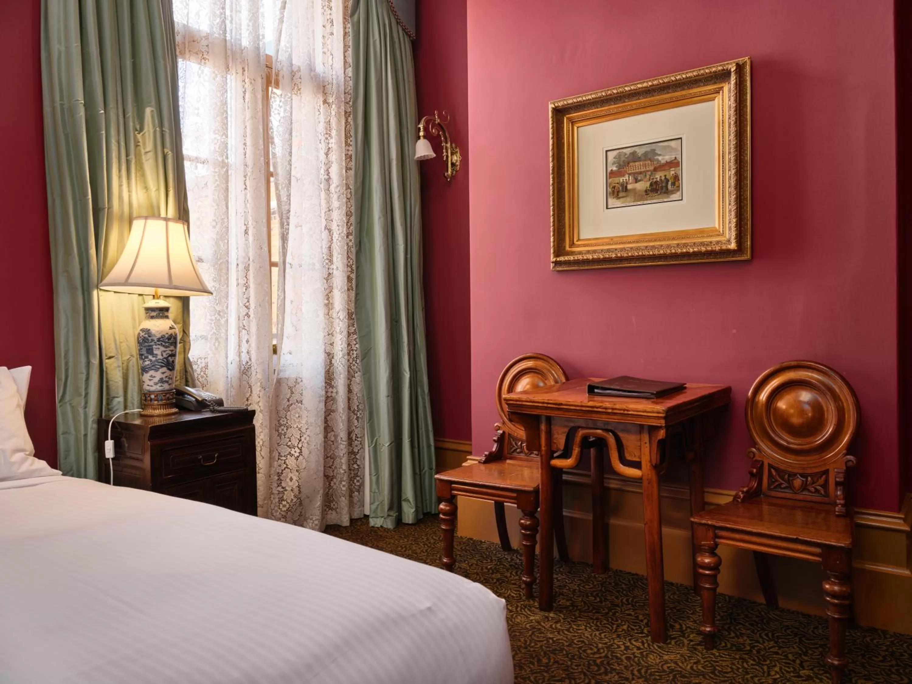 Bed in Craig's Royal Hotel