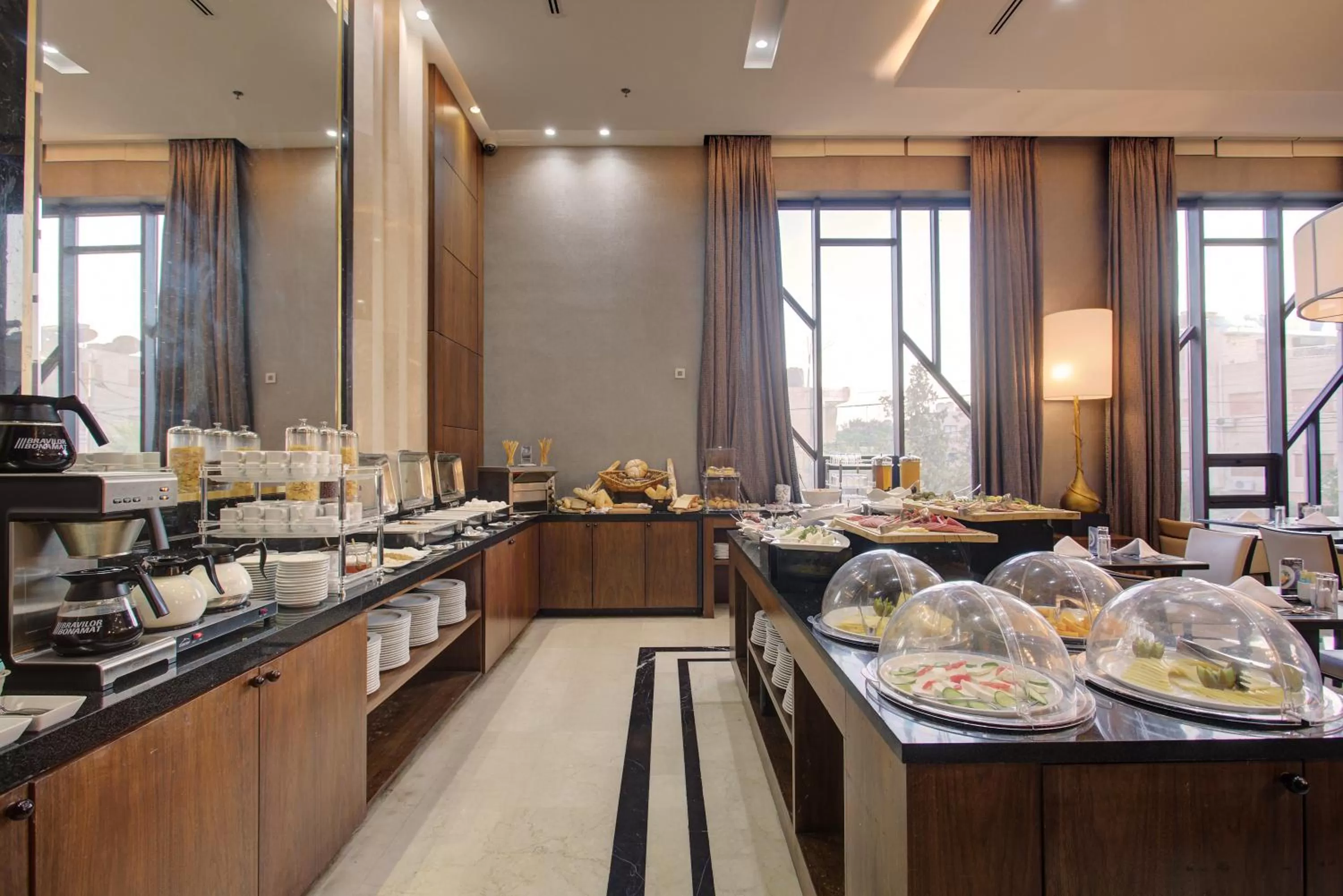 Restaurant/places to eat in The House Boutique Suites