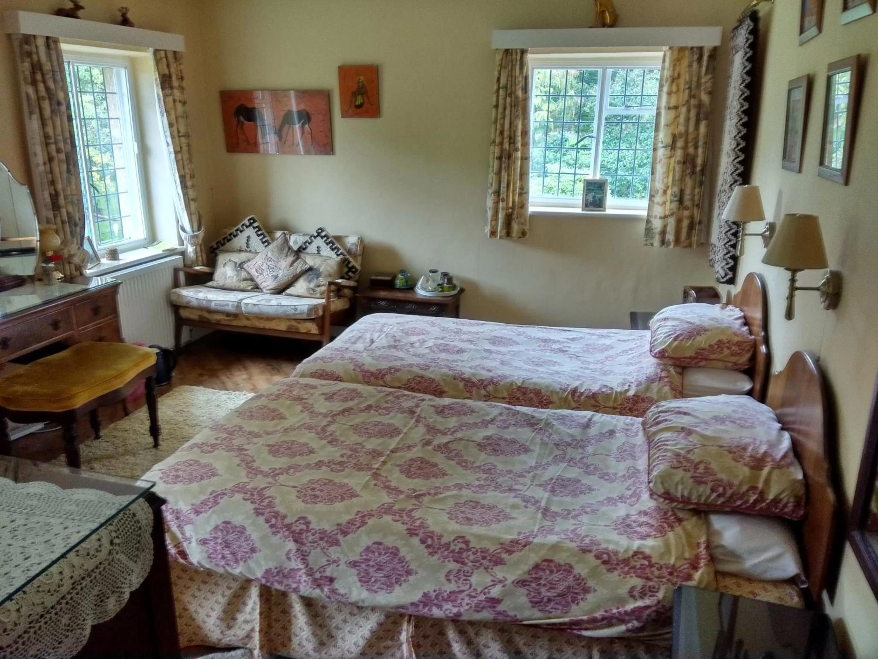 Twin Room with Bathroom in Thornley House