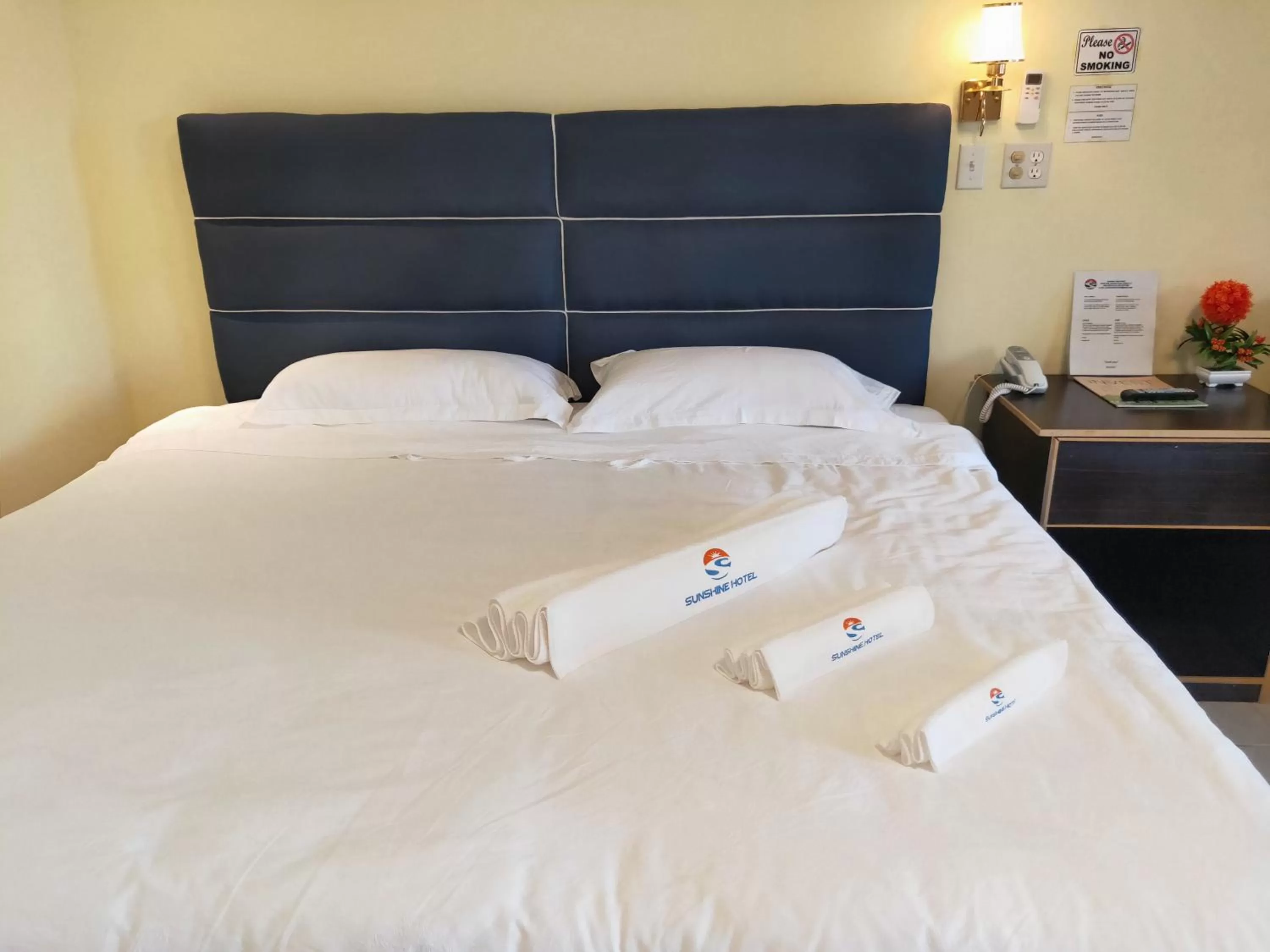 Bed in Sunshine View Hotel and Restaurant