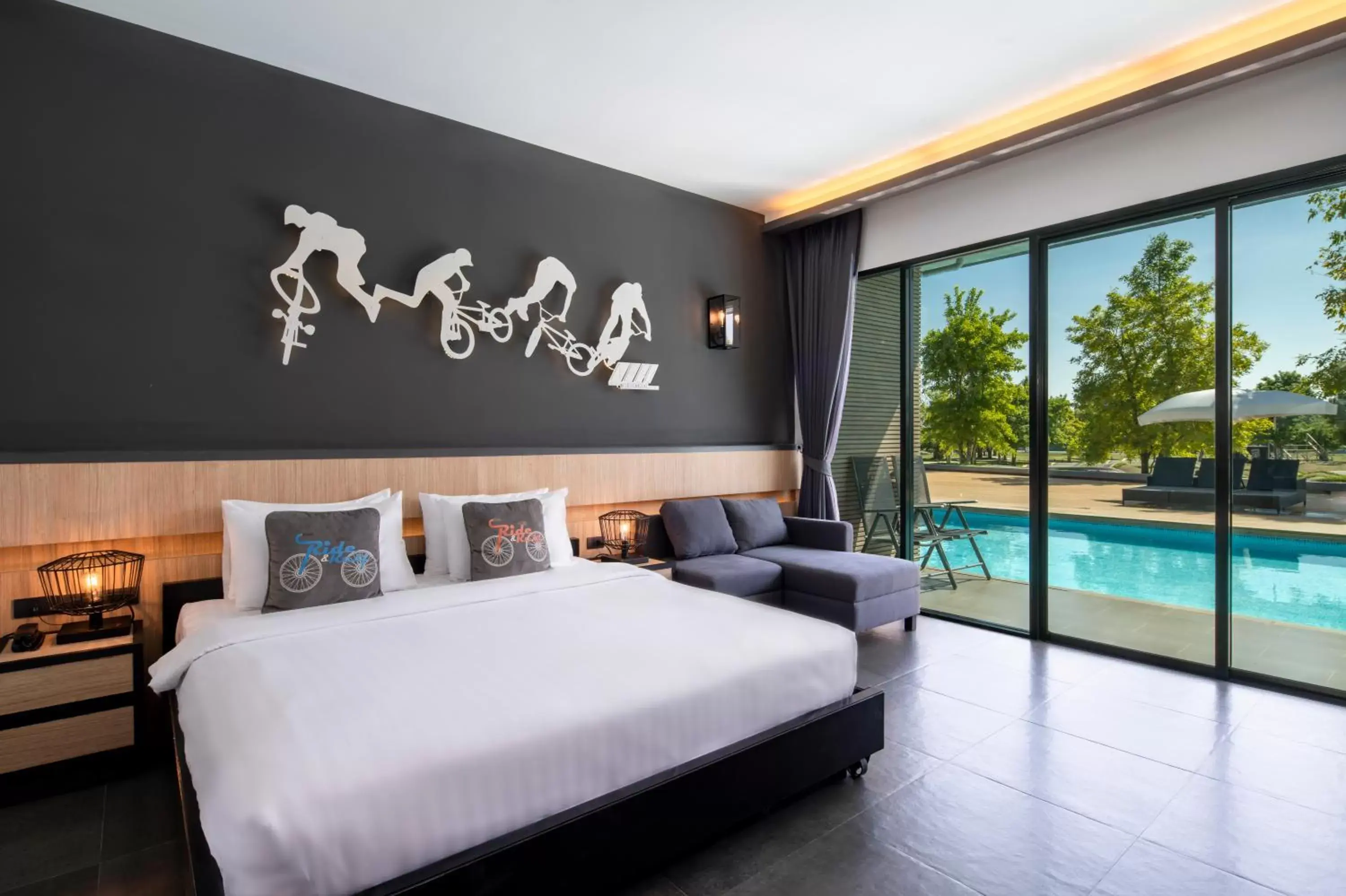 Deluxe Double Room with Pool Access in The VELO'S Hotel and Pumptrack Deluxe Double Room with Pool Access in The VELO'S Hotel and Pumptrack