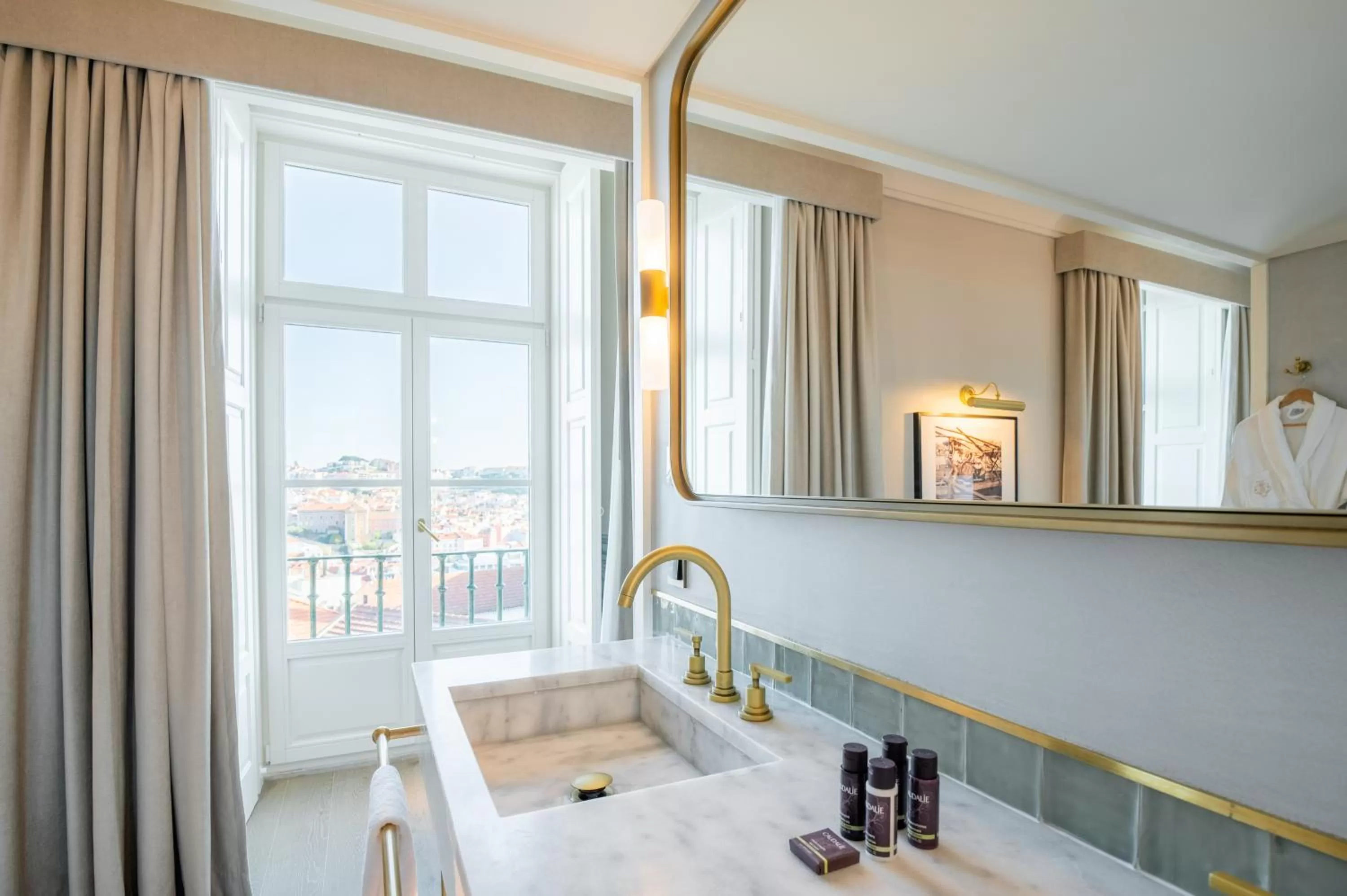 Bathroom in Palácio Ludovice Wine Experience Hotel