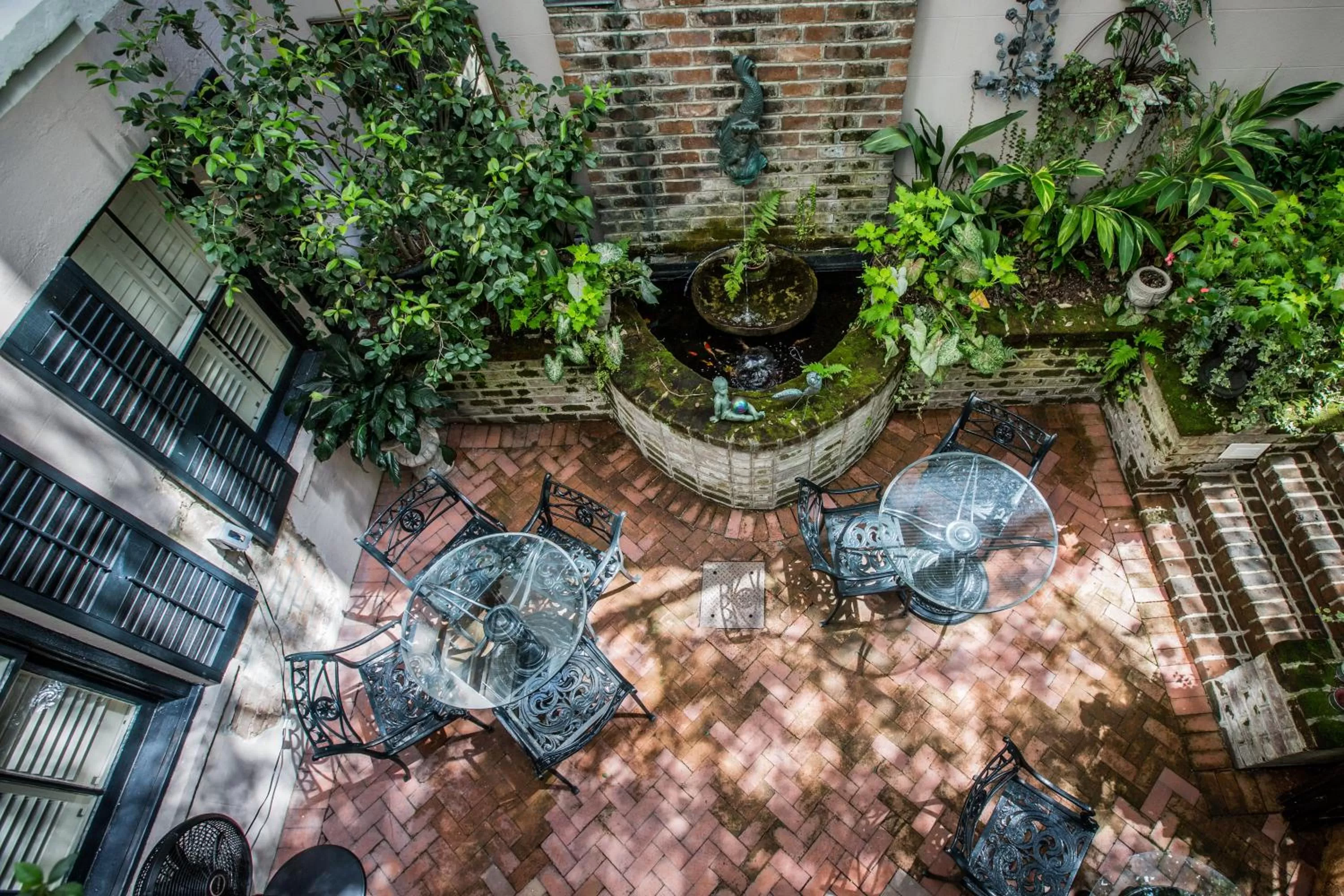 Patio, Bird's-eye View in Ballastone Inn