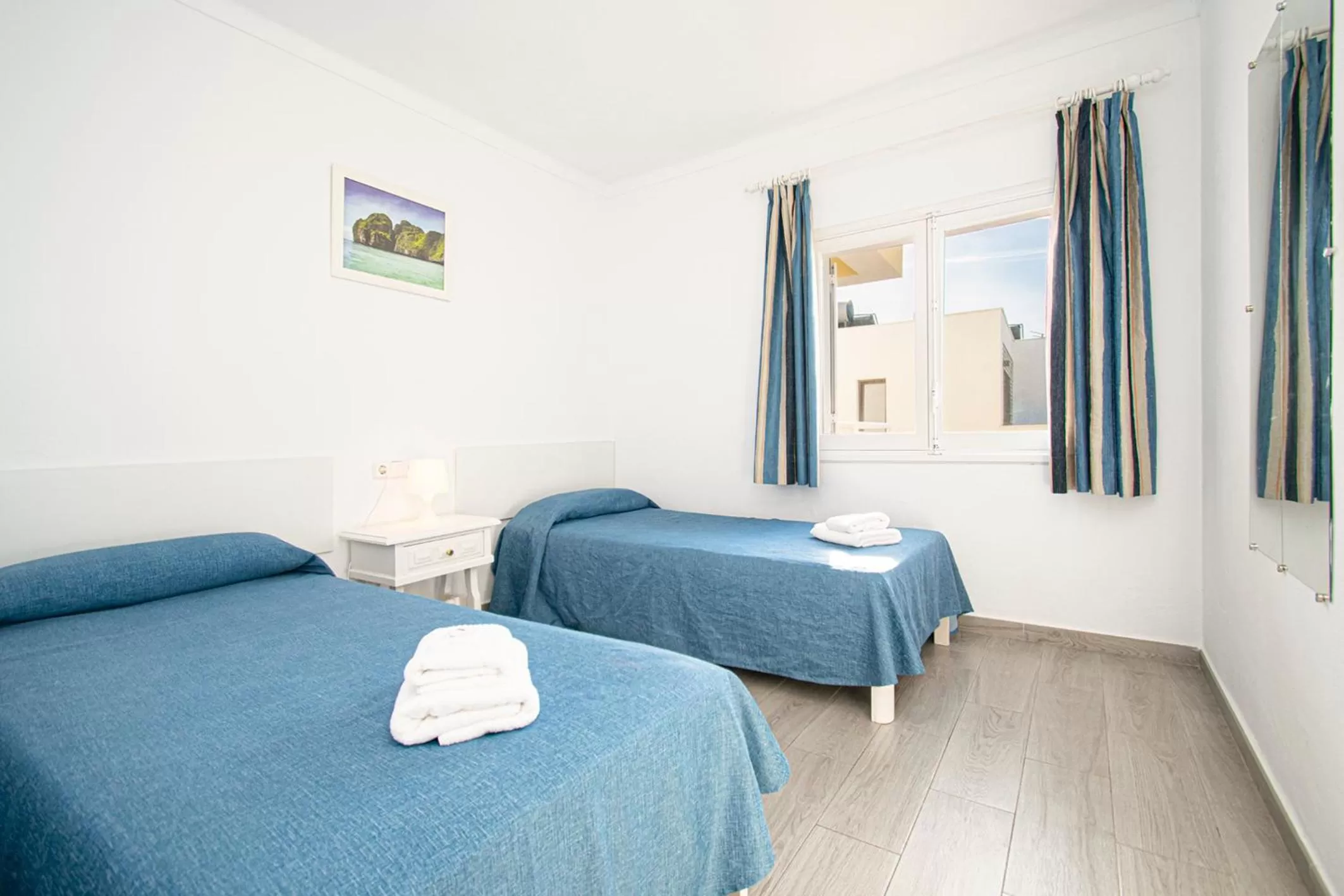 Photo of the whole room, Bed in Apartamentos Falcó