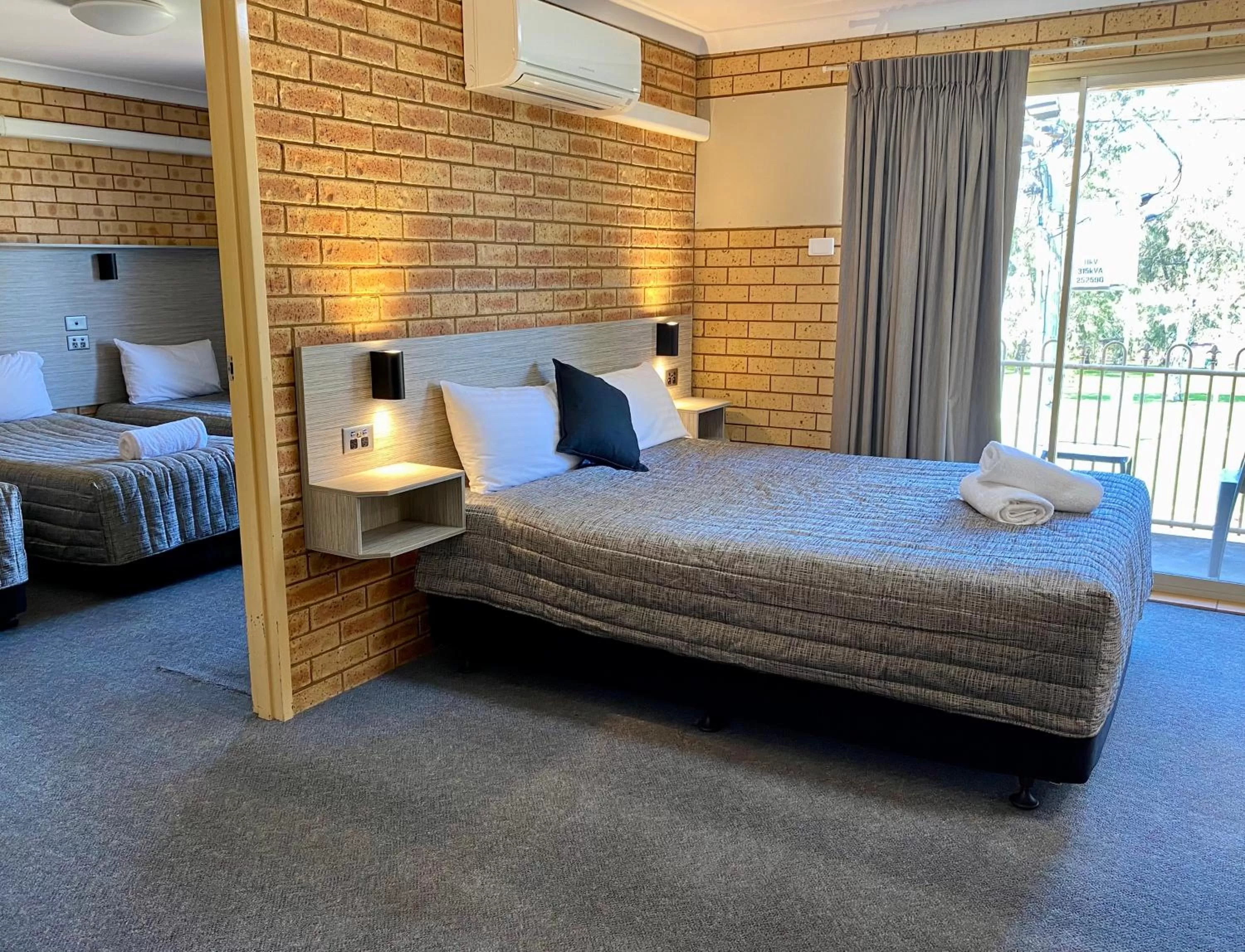 Bed in Tallarook Motor Inn