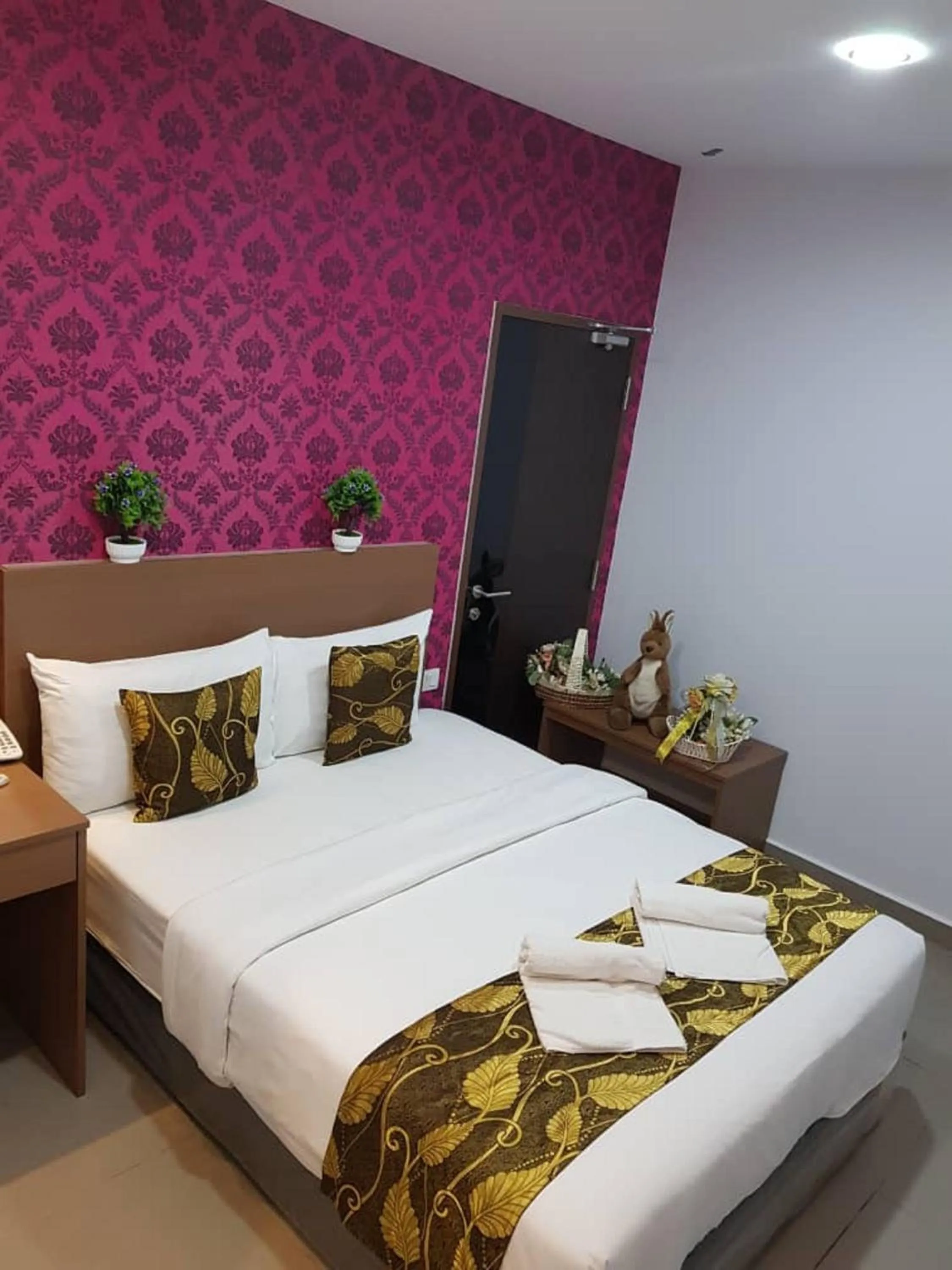 Bedroom, Bed in D'Metro Hotel