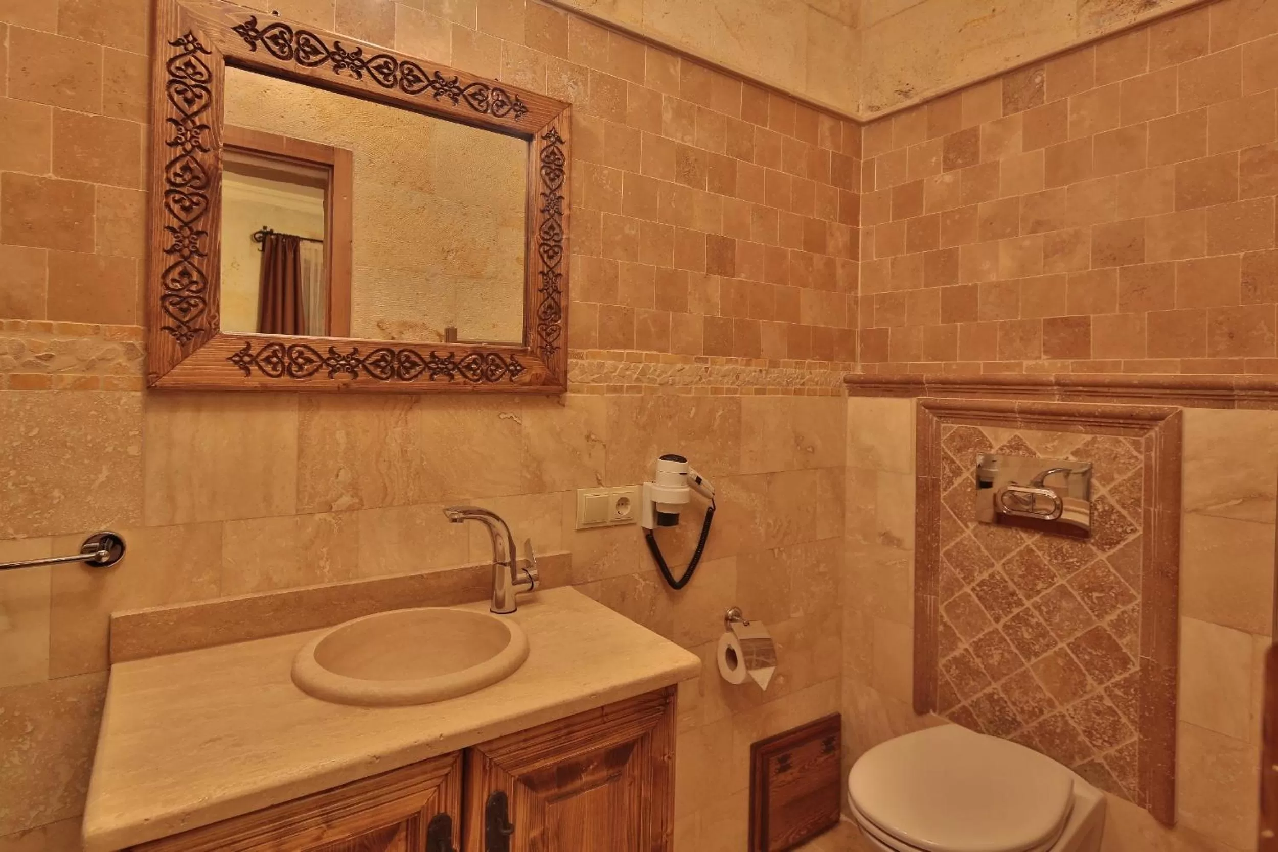 Shower, Bathroom in Vista Cave Hotel