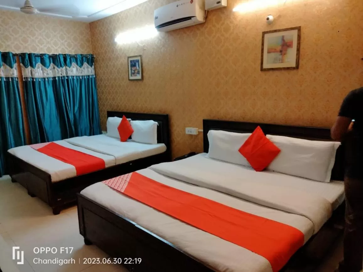 Bed in Hotel Diamond Ring Chandigarh