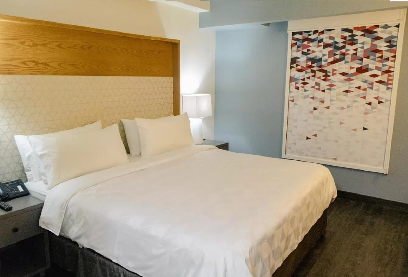 Bed in Holiday Inn Uruapan by IHG