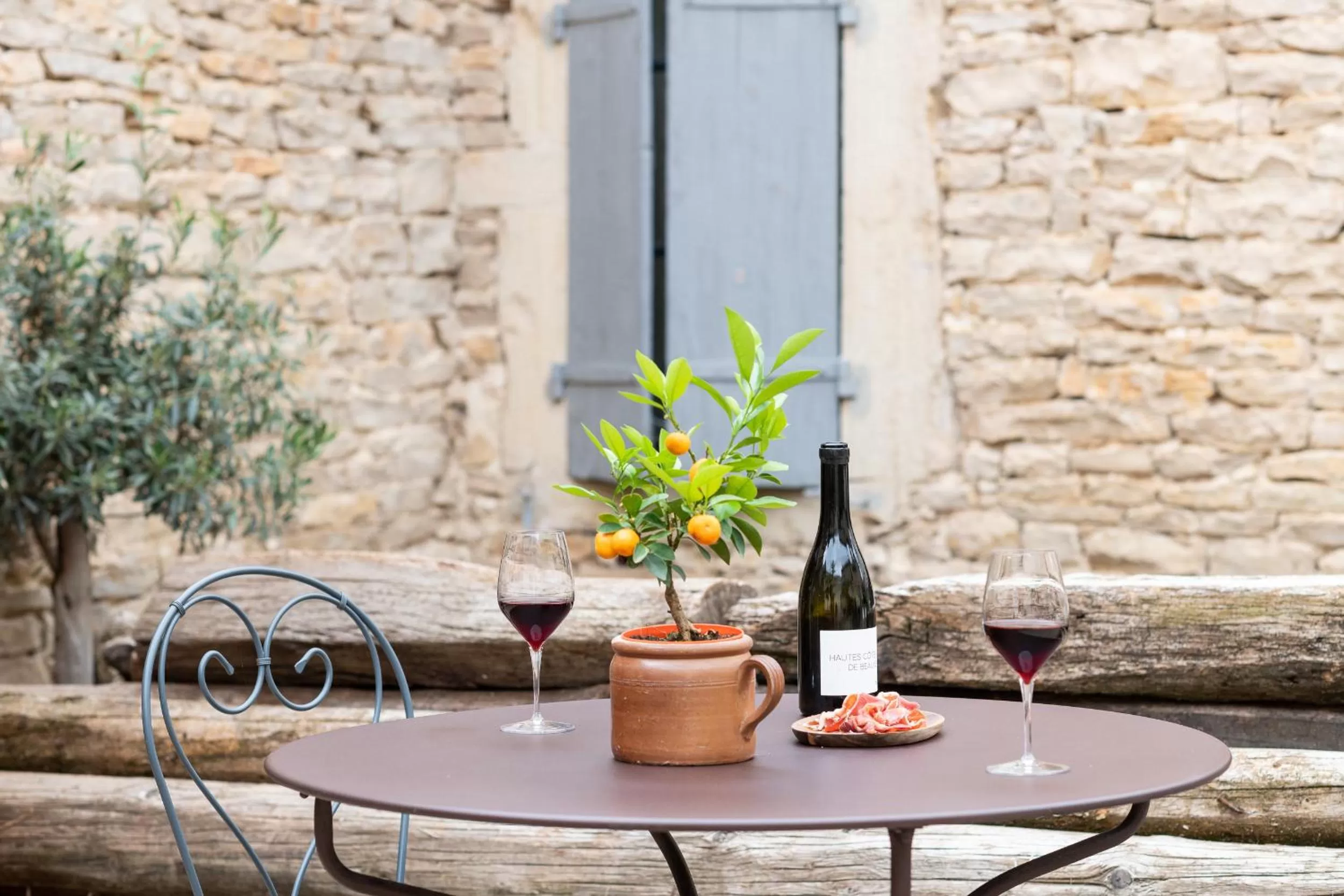 Food and drinks in Clos Saint Jacques - Maison d'Hôtes