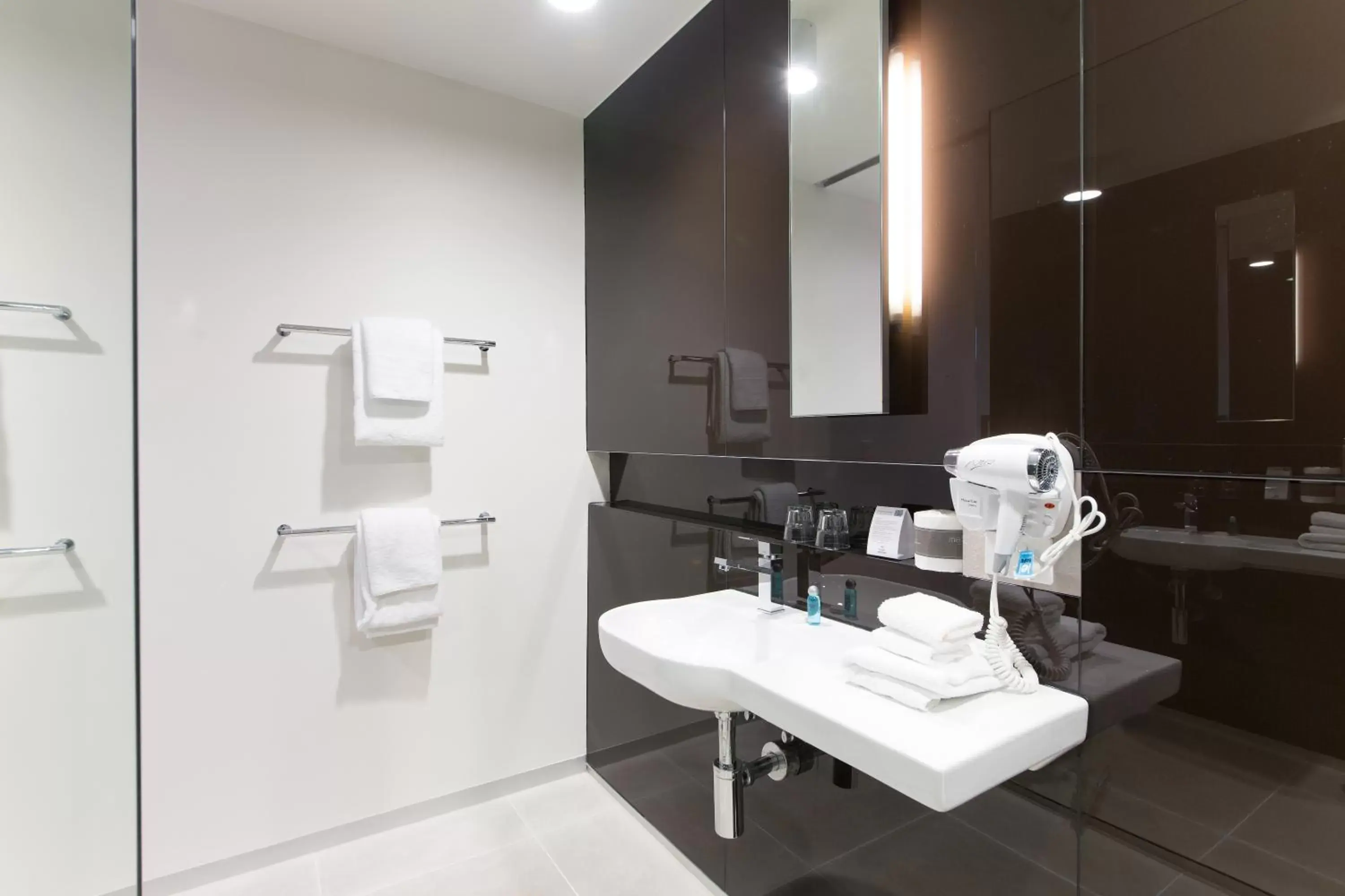 Superior Twin Room with No Housekeeping Service in Great Southern Hotel Melbourne Superior Twin Room with No Housekeeping Service in Great Southern Hotel Melbourne