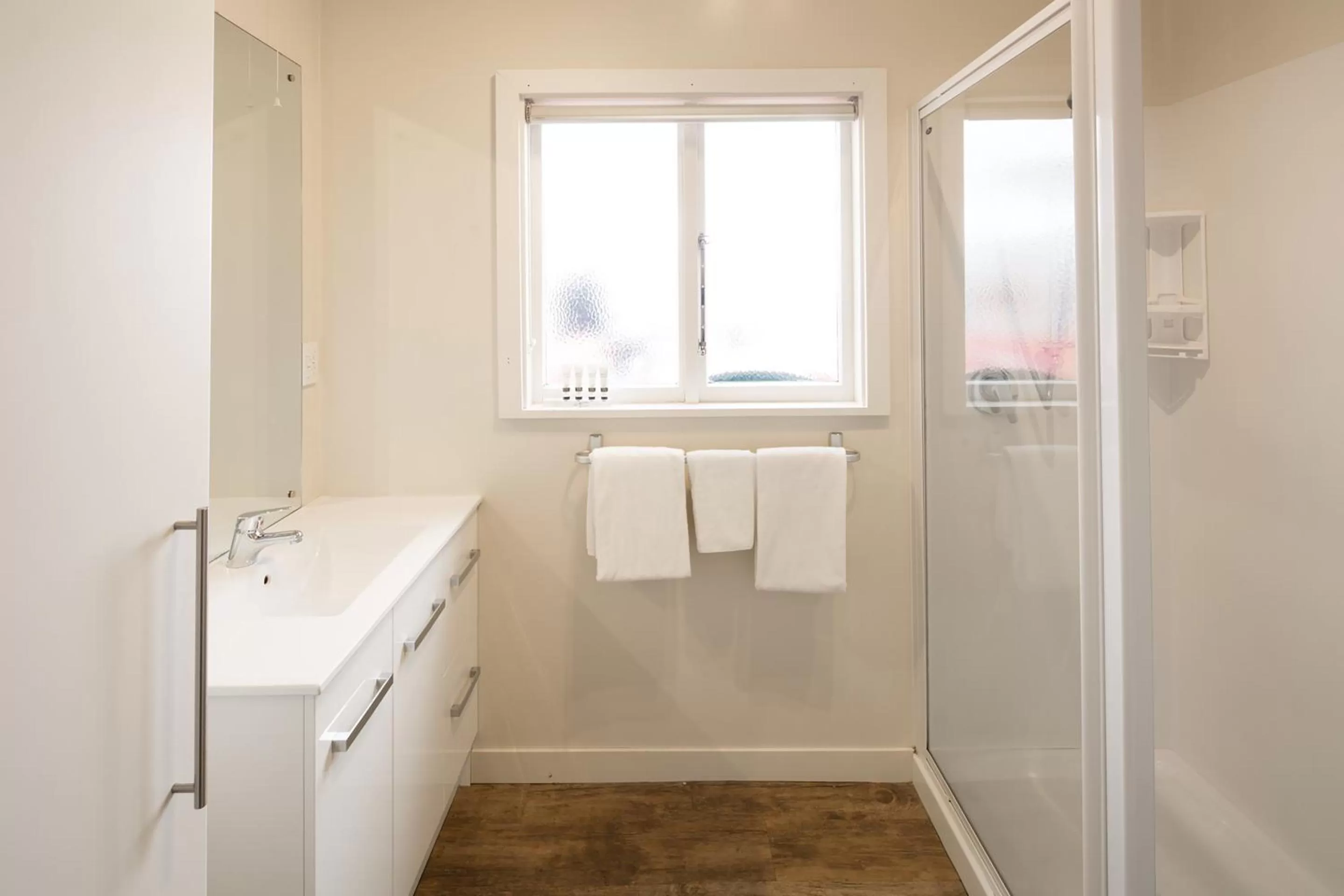 Bathroom in Pavilions Hotel