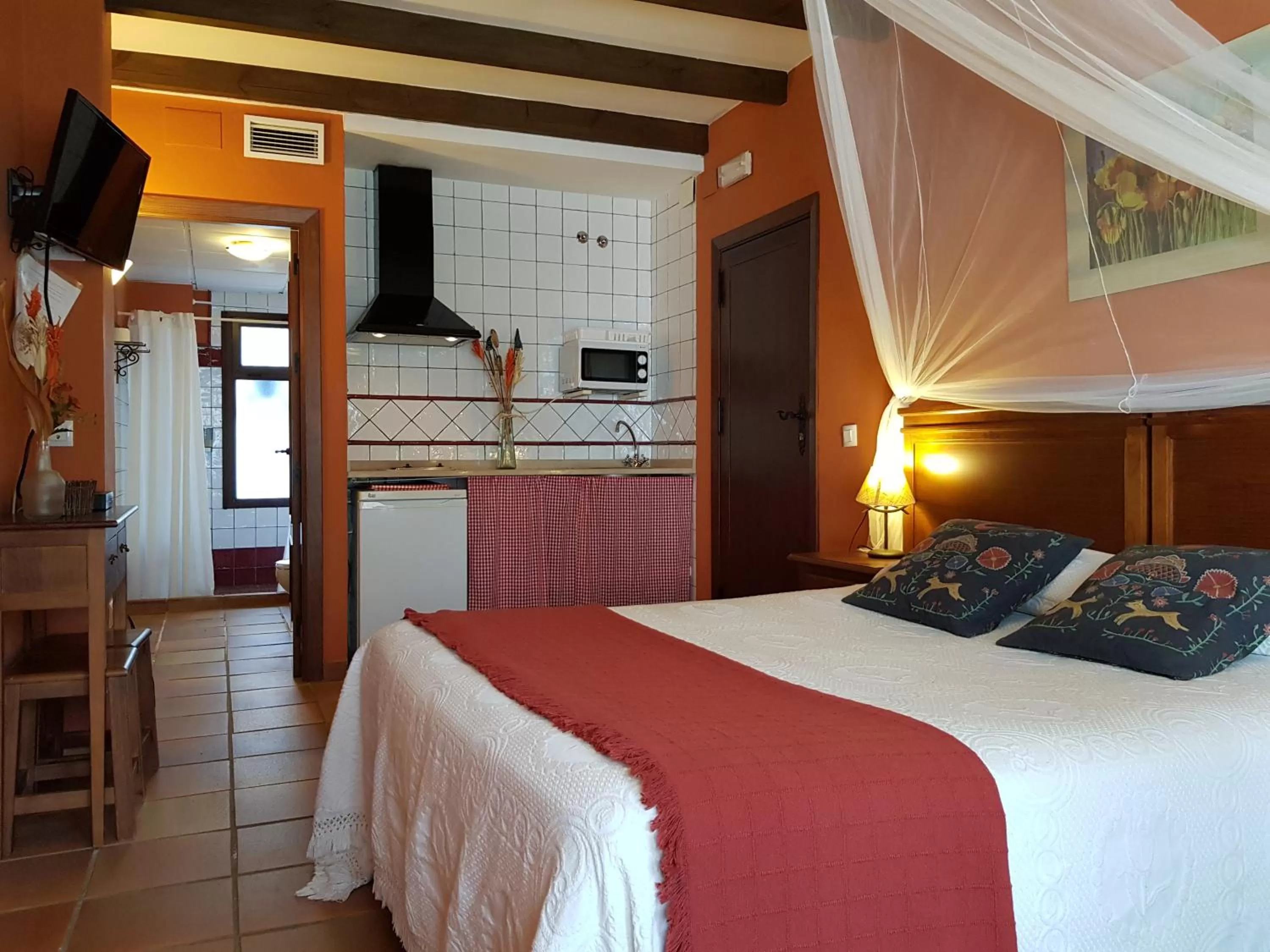 Kitchen or kitchenette, Bed in Hotel Apartamento Rural Finca La Media Legua