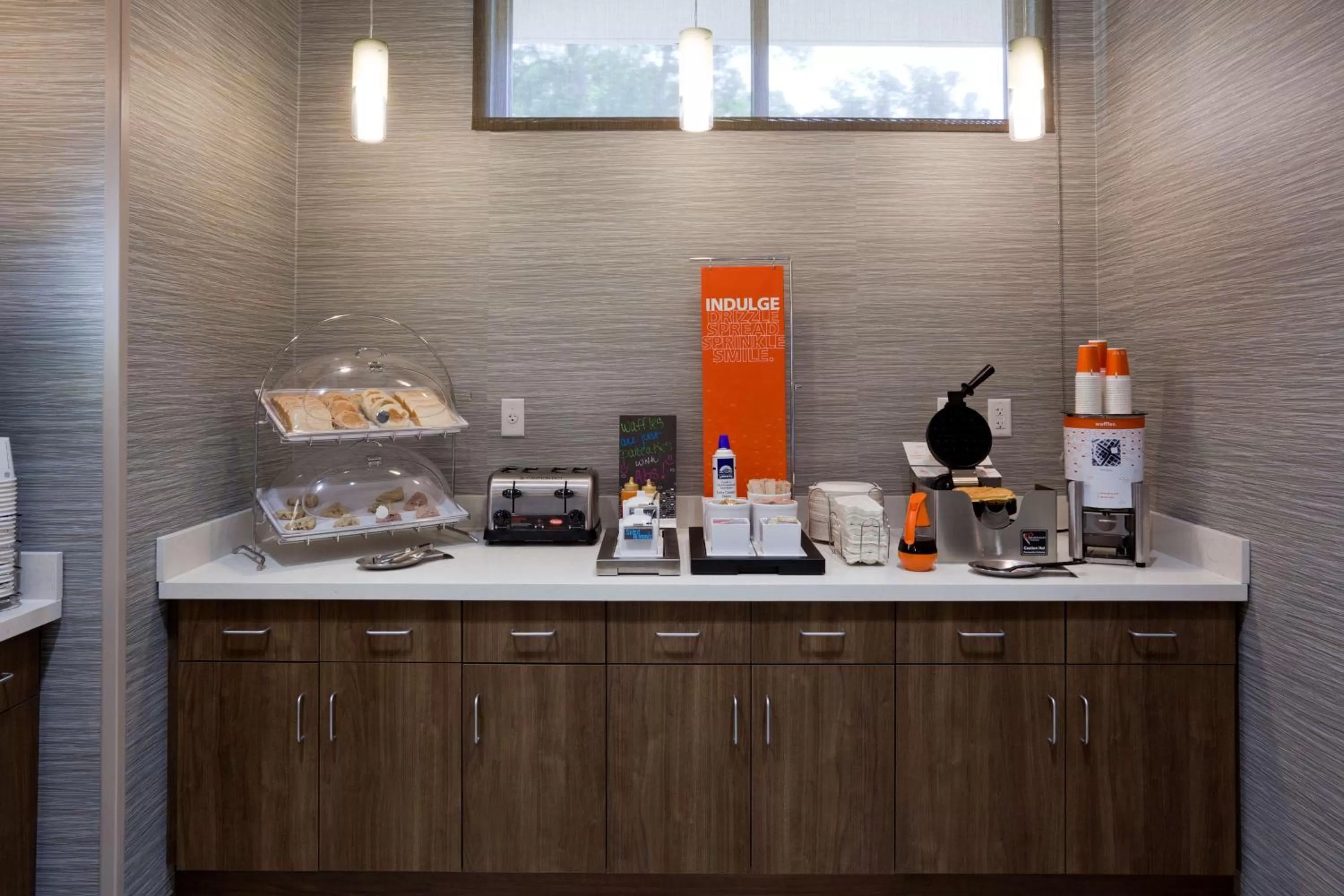 Dining area in Hampton Inn Spicer Green Lake, MN