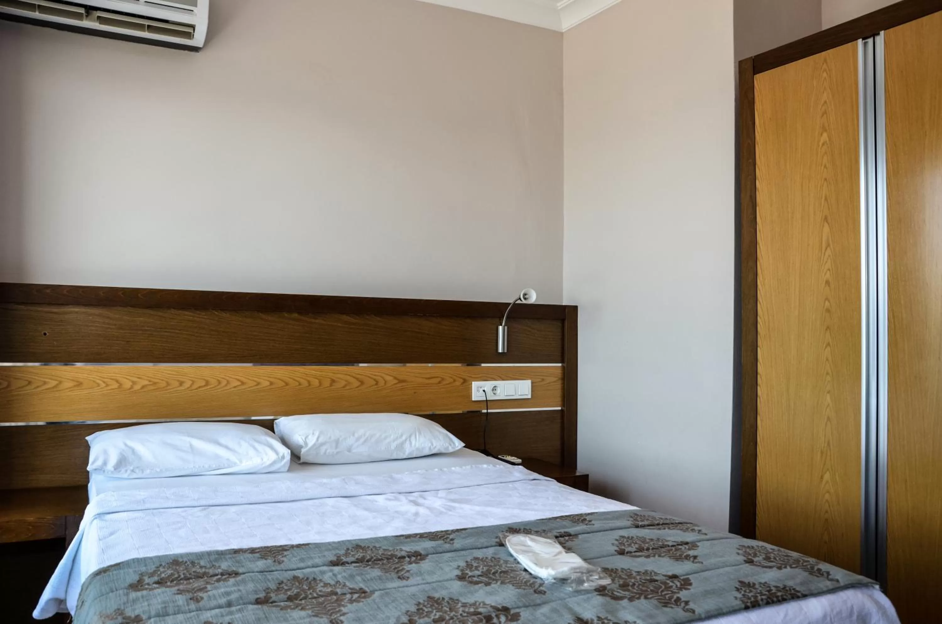 Photo of the whole room in Perla Hotel