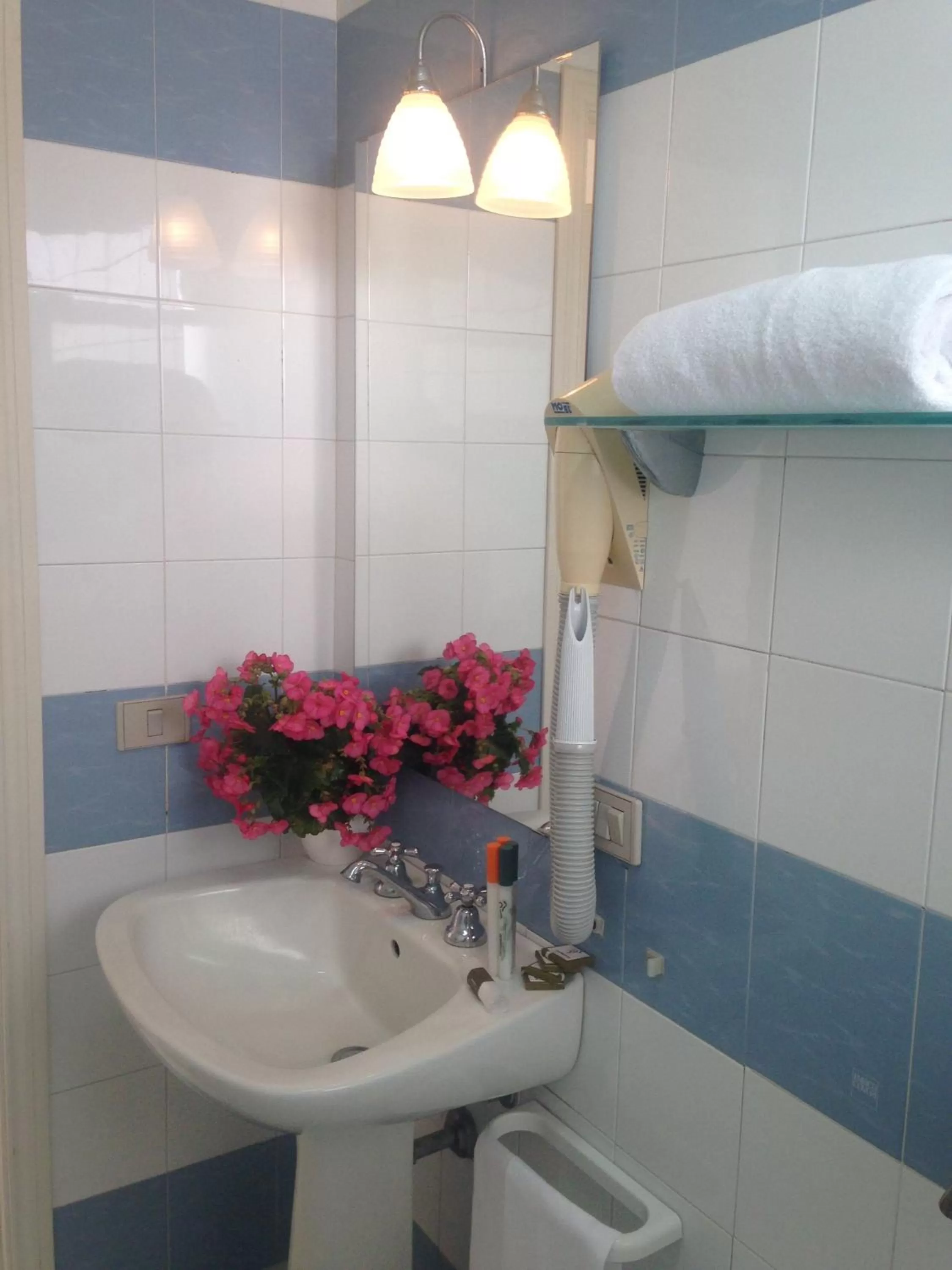 Bathroom in Hotel Mida