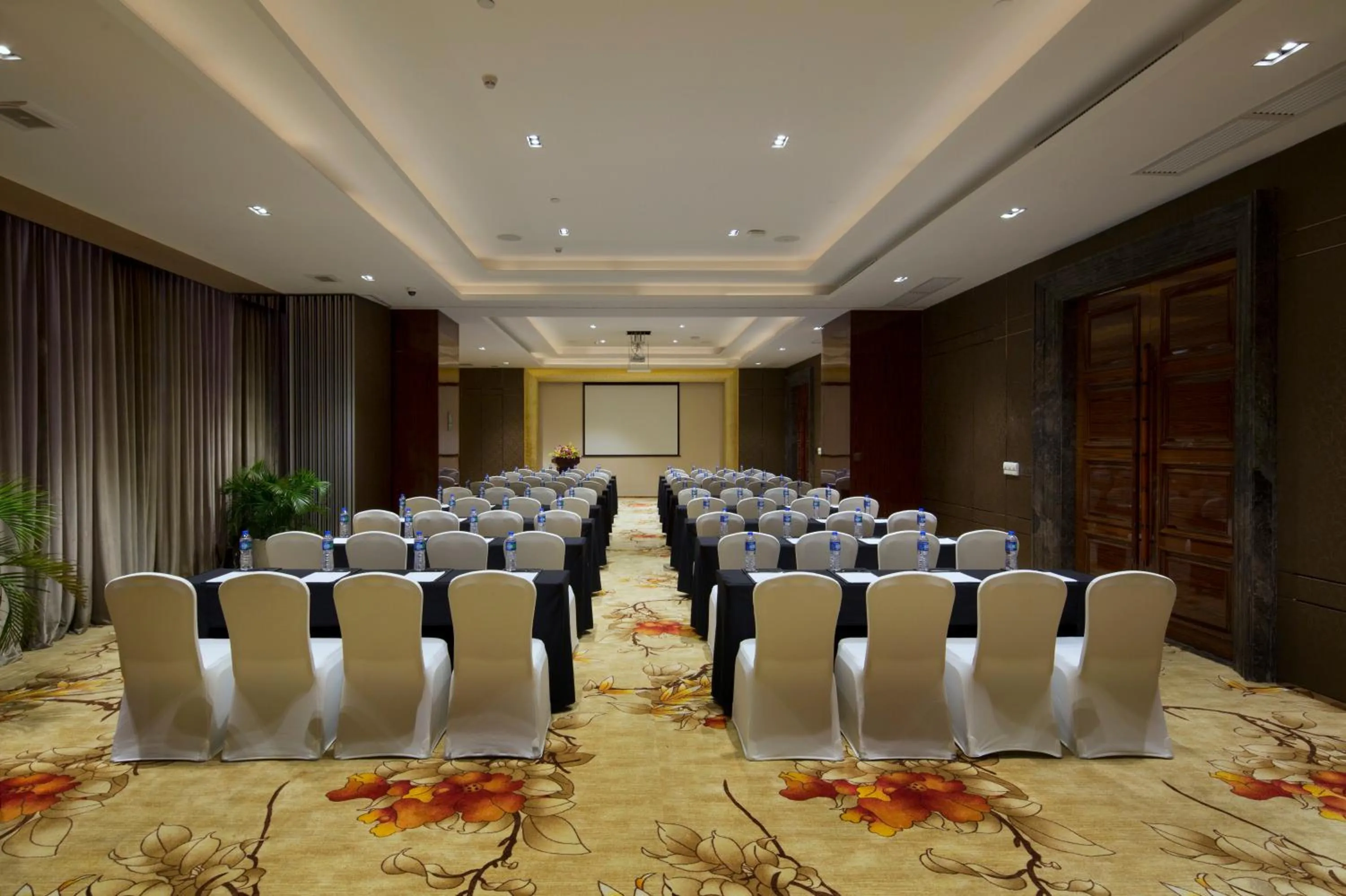 Honder International Hotel