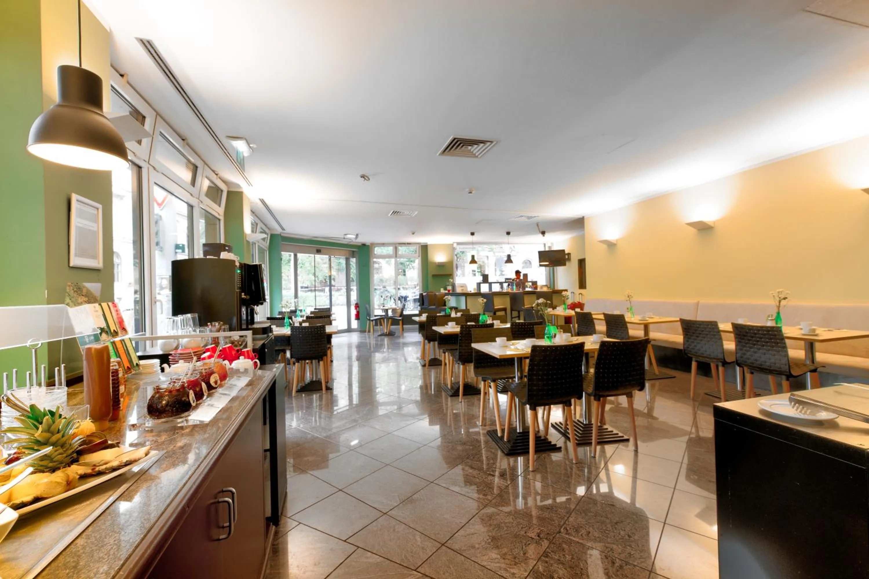 Food and drinks in Hotel Berlin Mitte by Campanile