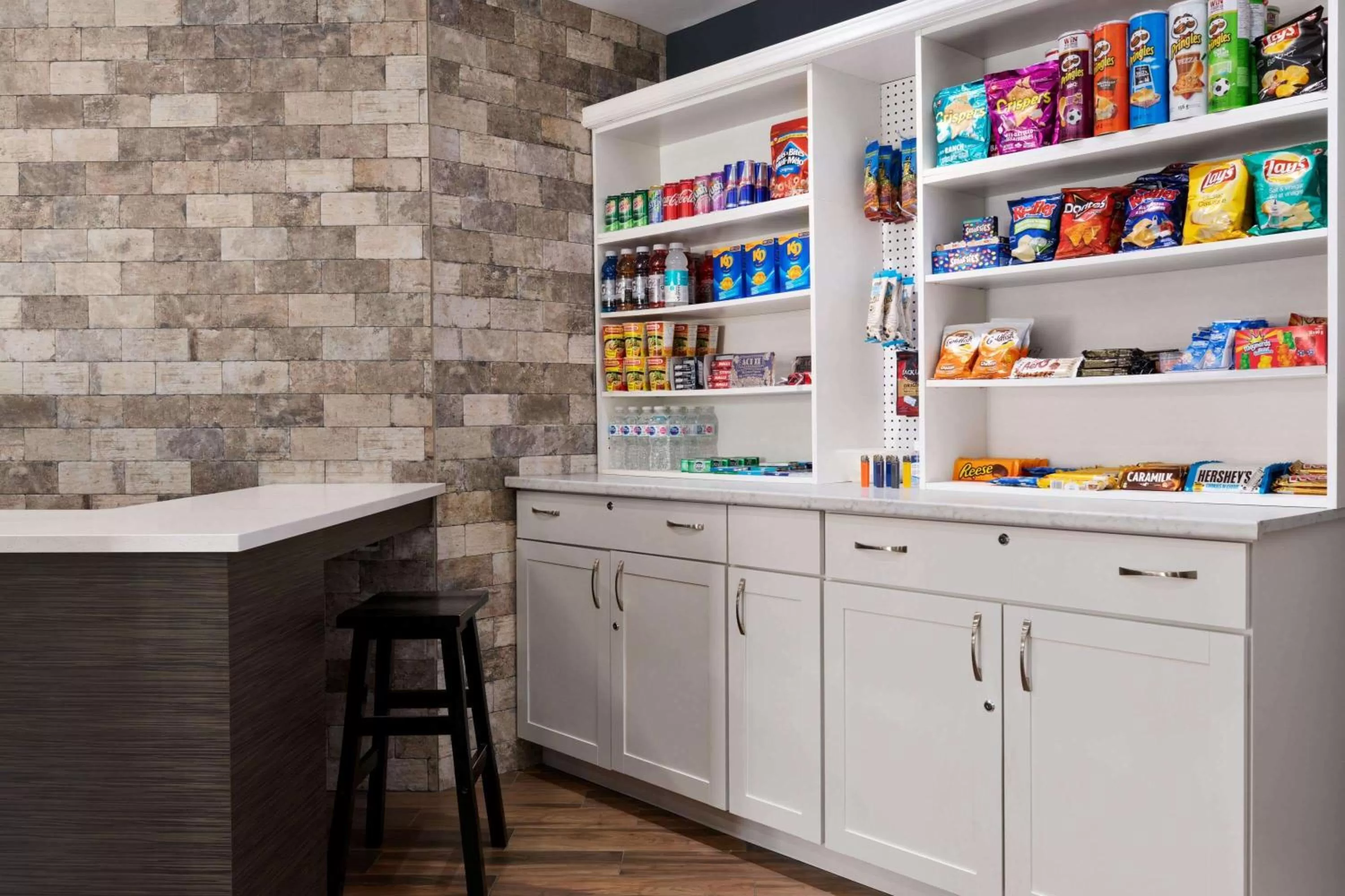 On-site shops in Days Inn by Wyndham Sarnia Harbourfront