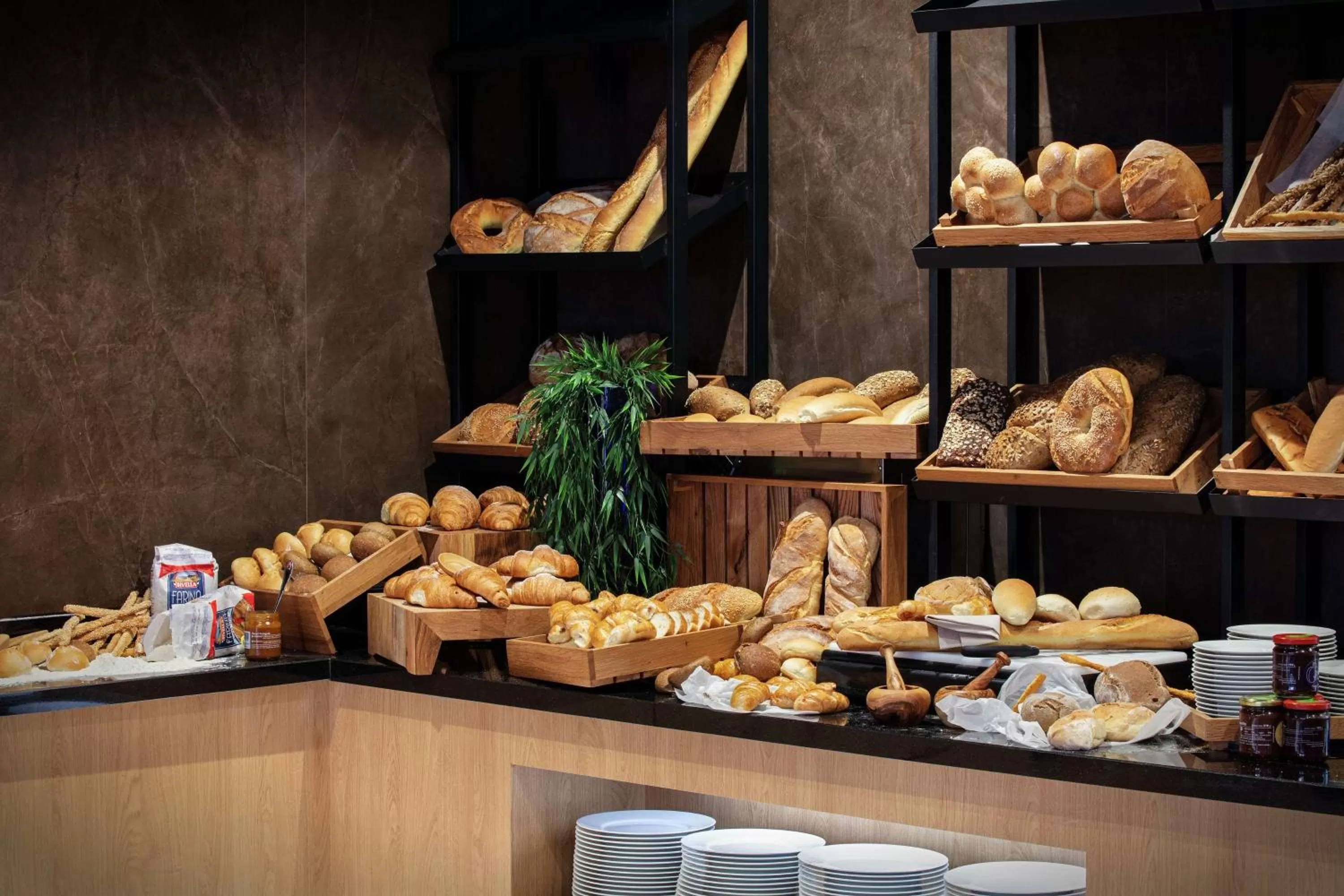 Restaurant/places to eat in Hilton Garden Inn Tirana