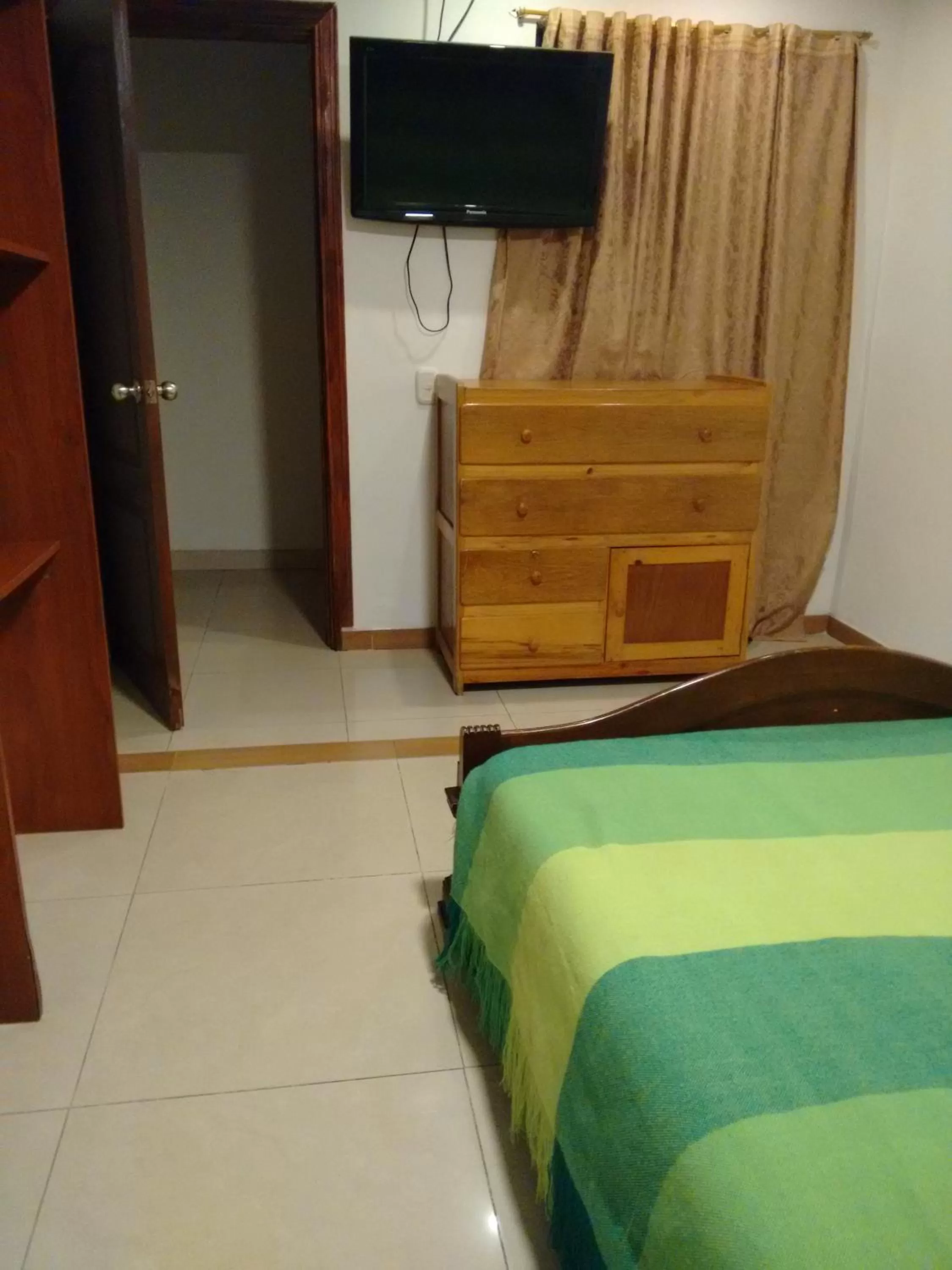 TV/Entertainment Center in Hotel Ejecutivo Imperial