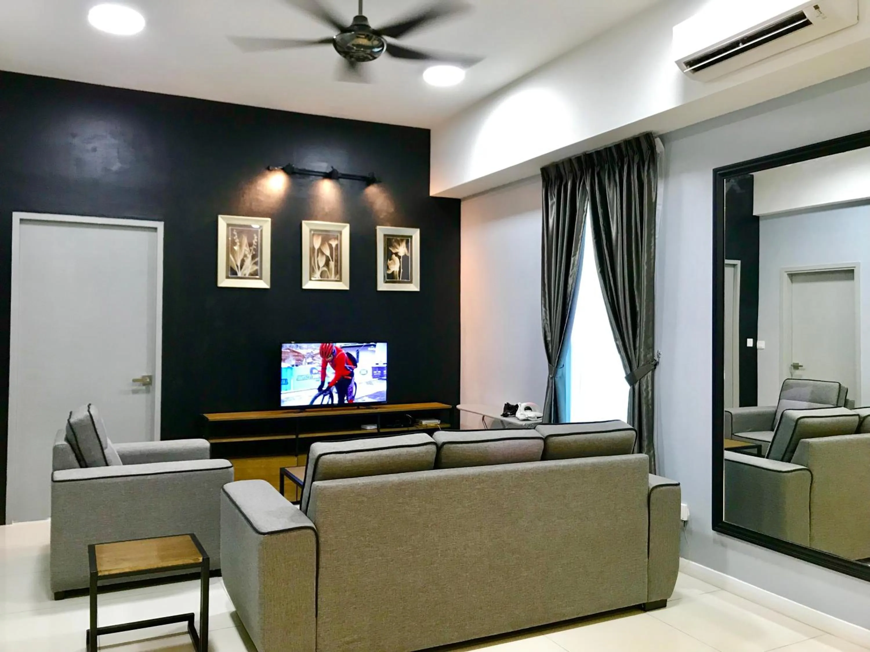 TV and multimedia in Sunset Seaview Vacation Condos @ Infinity Avenue